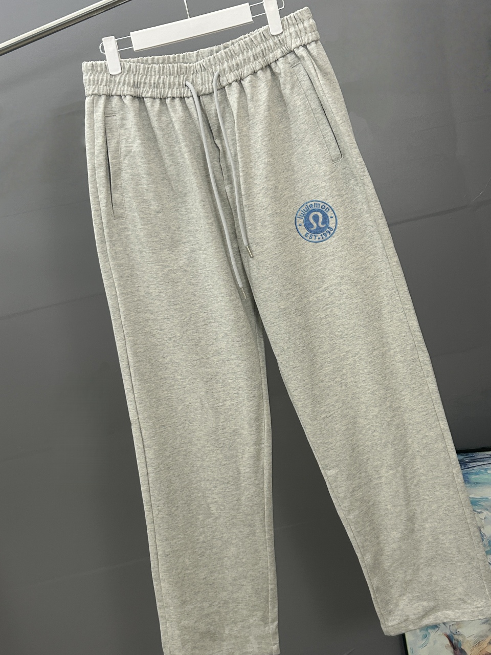 lululemon露露 刺绣款 2025秋冬新款松紧带直筒长裤 上身版型超赞 独家厚款定制面料休闲裤颜色