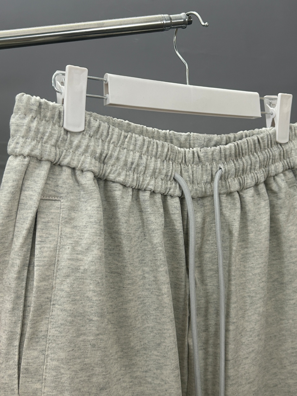 lululemon露露 刺绣款 2025秋冬新款松紧带直筒长裤 上身版型超赞 独家厚款定制面料休闲裤颜色