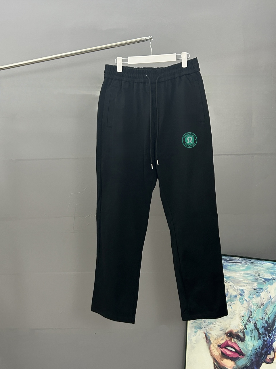 lululemon露露 刺绣款 2025秋冬新款松紧带直筒长裤 上身版型超赞 独家厚款定制面料休闲裤颜色