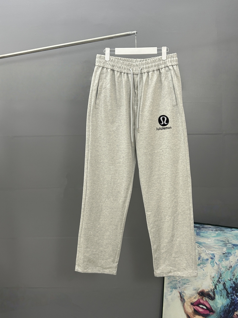 lululemon露露 刺绣款 2025秋冬新款松紧带直筒长裤 上身版型超赞 独家厚款定制面料休闲裤颜色