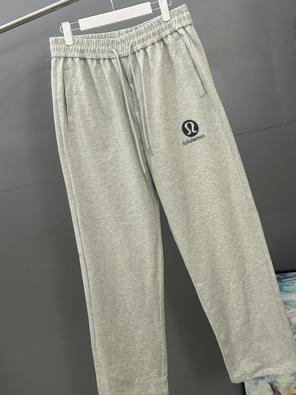 lululemon露露 刺绣款 2025秋冬新款松紧带直筒长裤 上身版型超赞 独家厚款定制面料休闲裤颜色