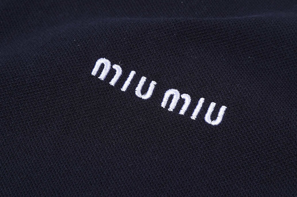 MiuMiu 2025 刺绣款 2025秋冬新款松紧带直筒长裤 上身版型超赞 独家厚款定制面料休闲裤颜色