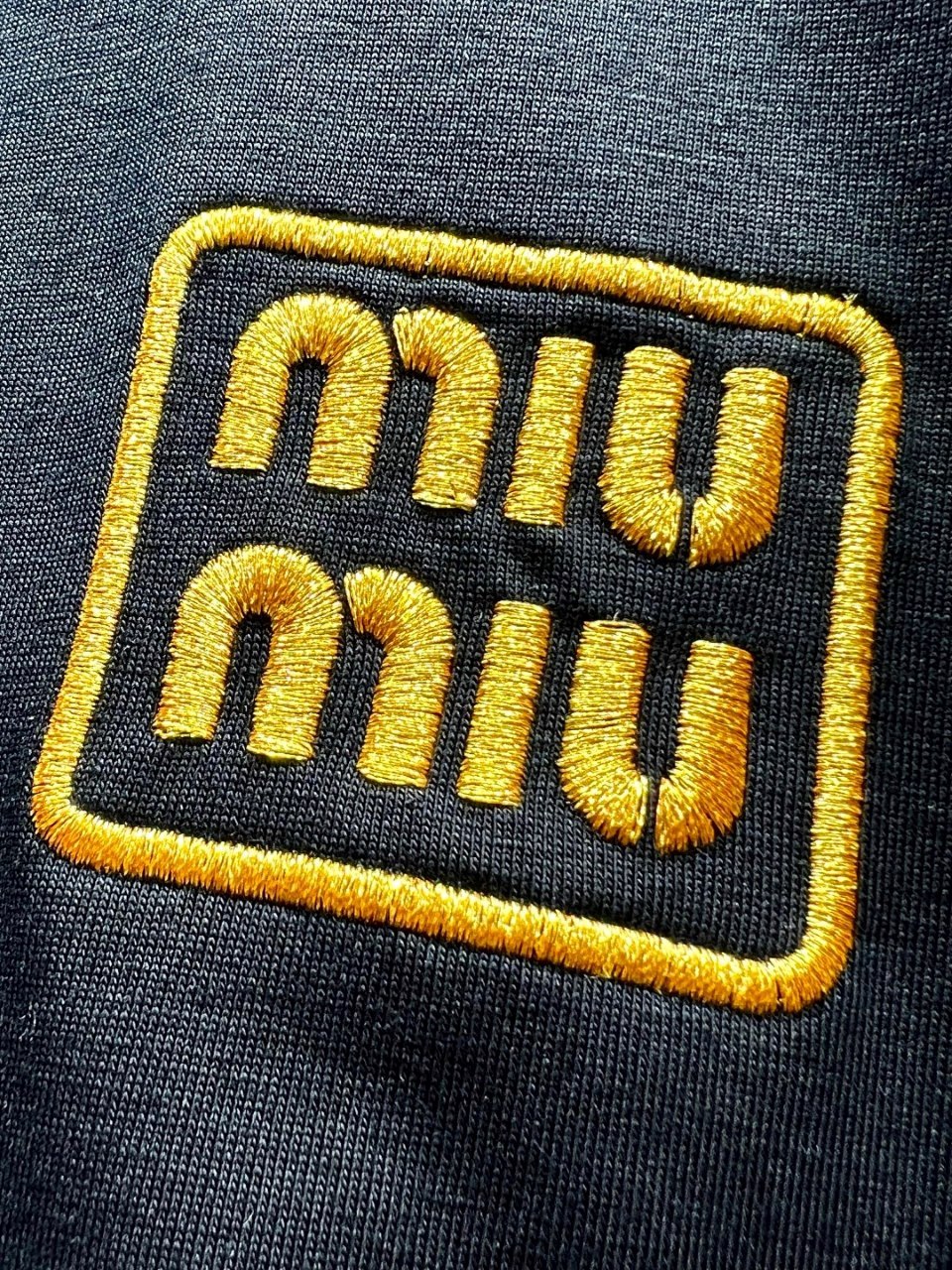 MiuMiu 2025 刺绣款 2025秋冬新款松紧带直筒长裤 上身版型超赞 独家厚款定制面料休闲裤颜色