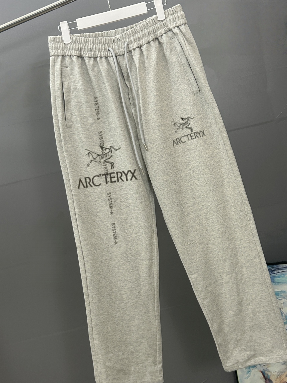 ARC`TERYX始祖鸟 经典印花 2025秋冬新款松紧带直筒长裤 上身版型超赞 独家厚款定制面料休闲裤