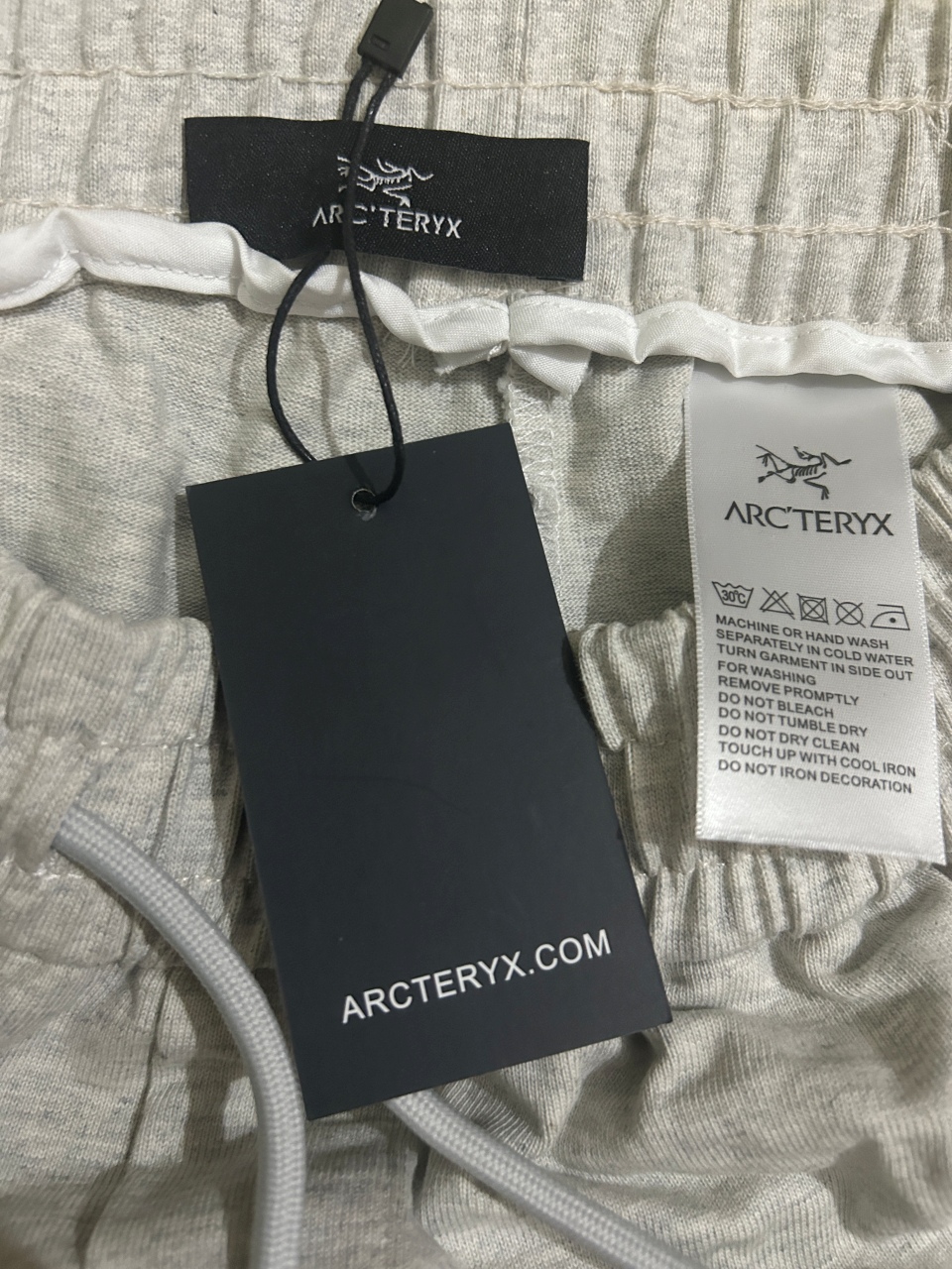 ARC`TERYX始祖鸟 经典印花 2025秋冬新款松紧带直筒长裤 上身版型超赞 独家厚款定制面料休闲裤