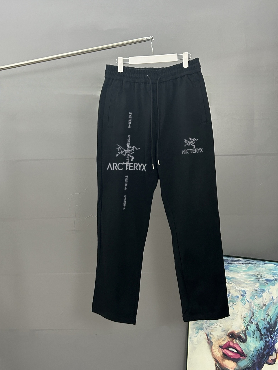 ARC`TERYX始祖鸟 经典印花 2025秋冬新款松紧带直筒长裤 上身版型超赞 独家厚款定制面料休闲裤