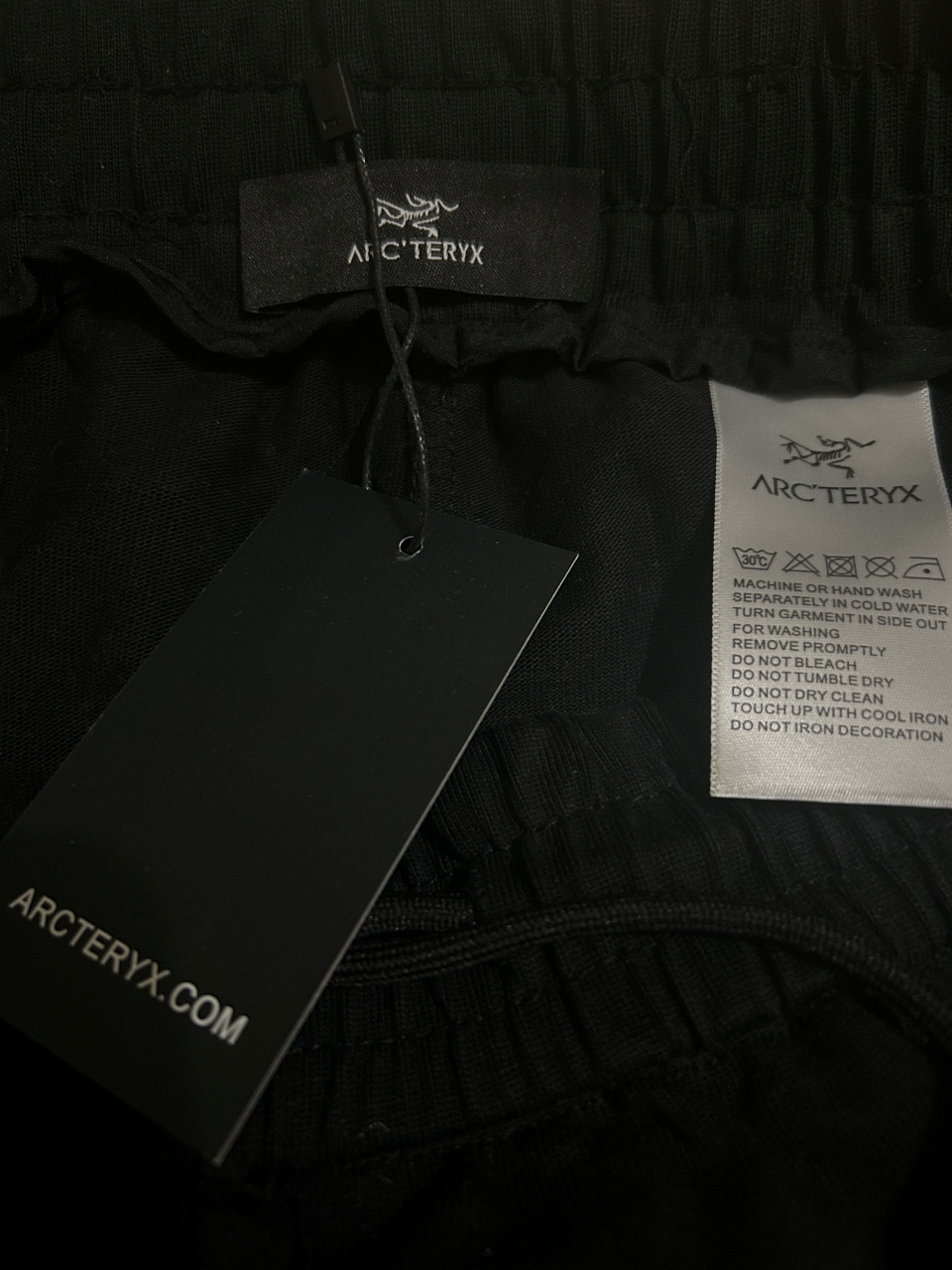 ARC`TERYX始祖鸟 经典印花 2025秋冬新款松紧带直筒长裤 上身版型超赞 独家厚款定制面料休闲裤