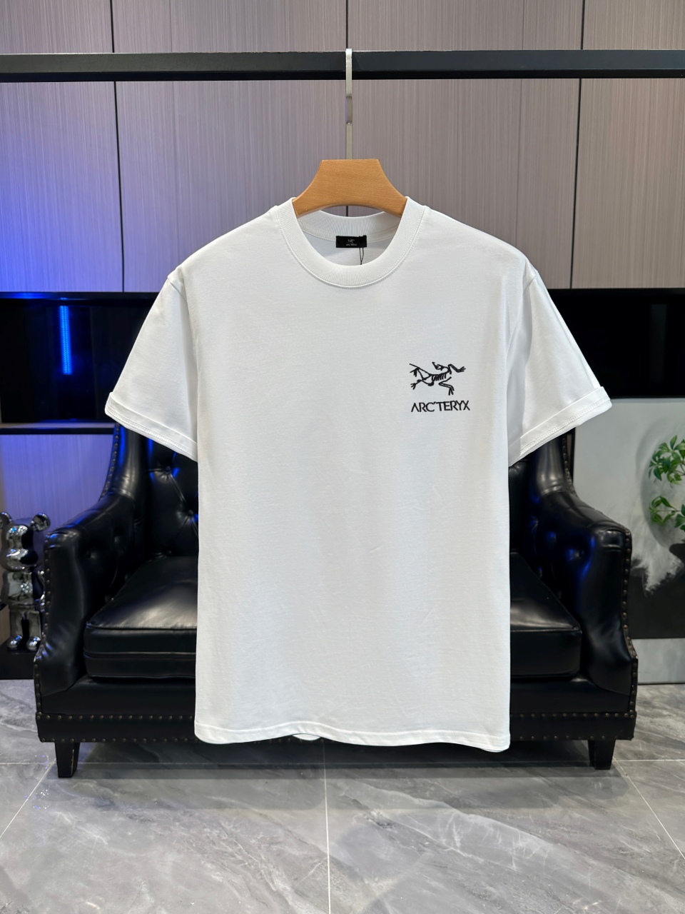 P75 ARC`TERYX Archaeopteryx bordado 2026 La camiseta clásica de manga corta con cuello redondo de primavera y verano es…