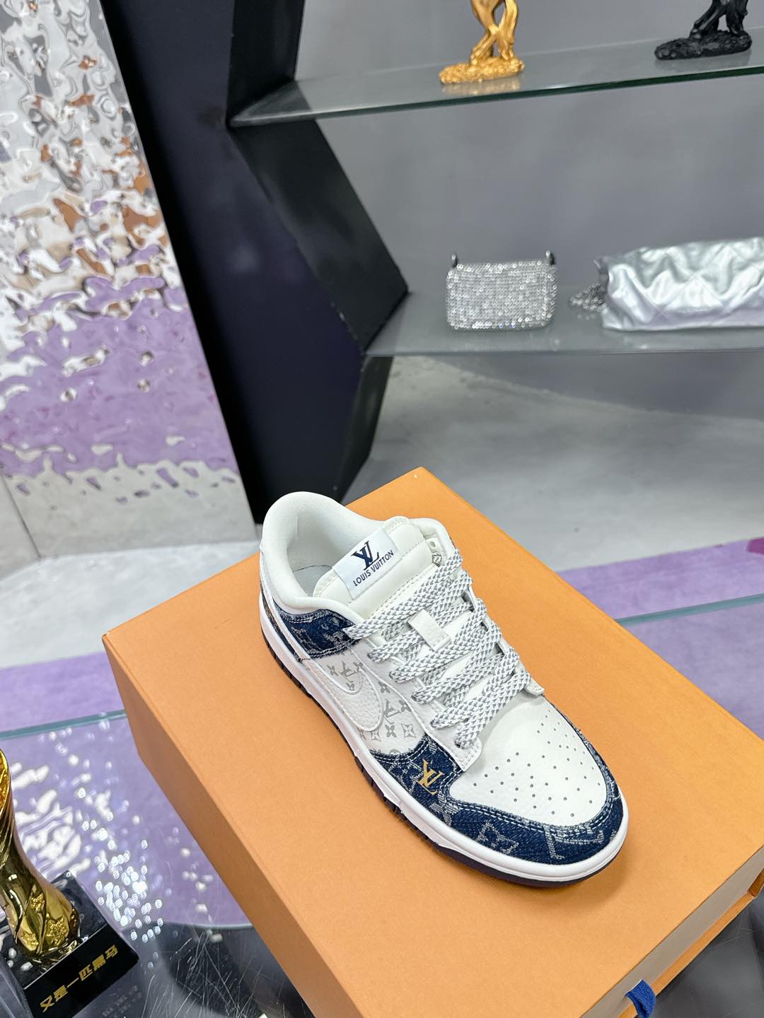 Factory precio: (caja de aviones) Lv co-branded Nike Nike serie 2025 nuevos colores Xiaohong libro m