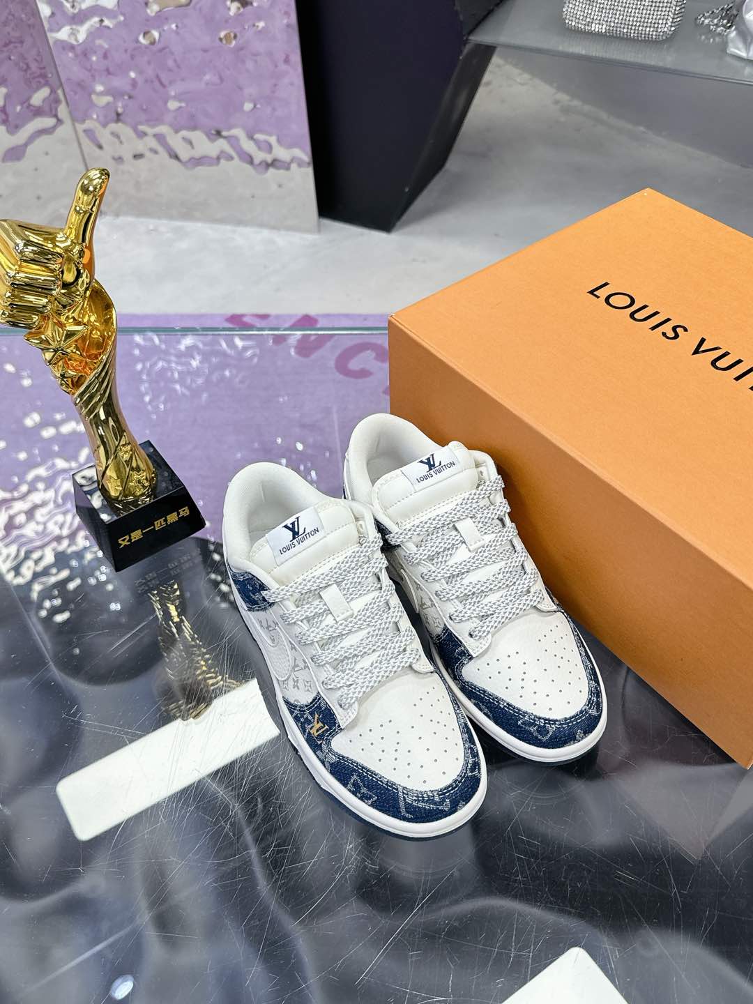 Factory precio: (caja de aviones) Lv co-branded Nike Nike serie 2025 nuevos colores Xiaohong libro m