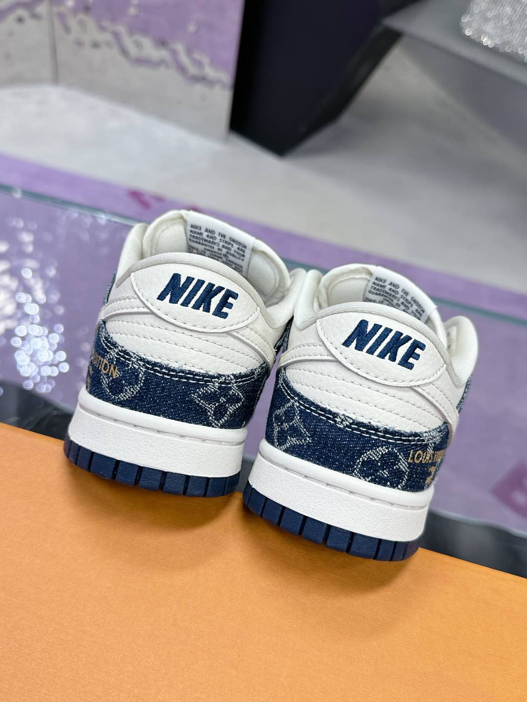 Factory precio: (caja de aviones) Lv co-branded Nike Nike serie 2025 nuevos colores Xiaohong libro m