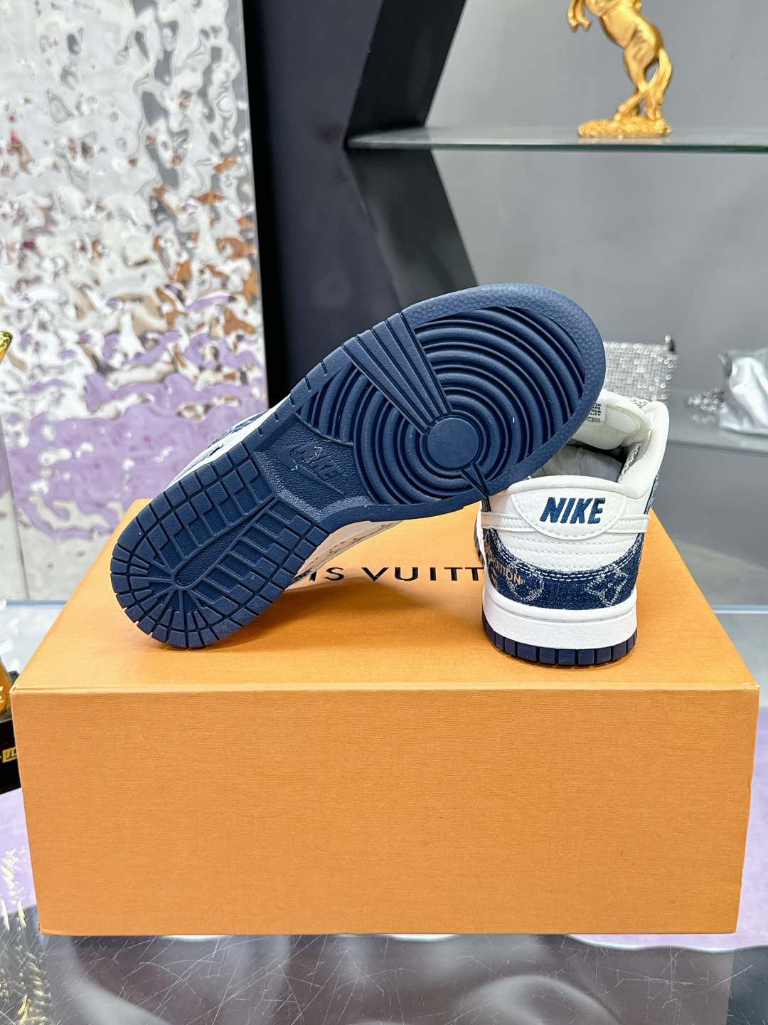 Factory precio: (caja de aviones) Lv co-branded Nike Nike serie 2025 nuevos colores Xiaohong libro m