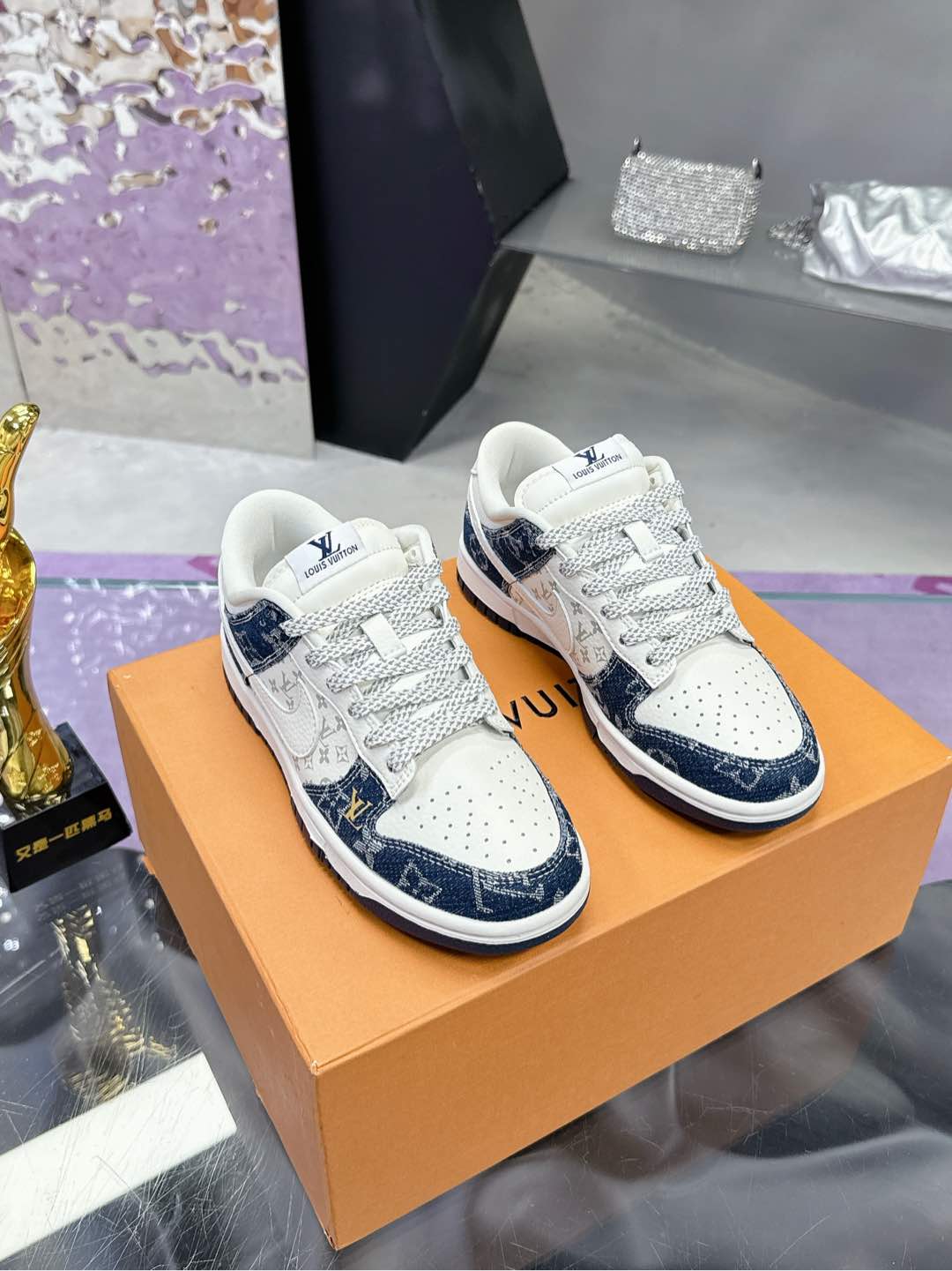 Factory precio: (caja de aviones) Lv co-branded Nike Nike serie 2025 nuevos colores Xiaohong libro m
