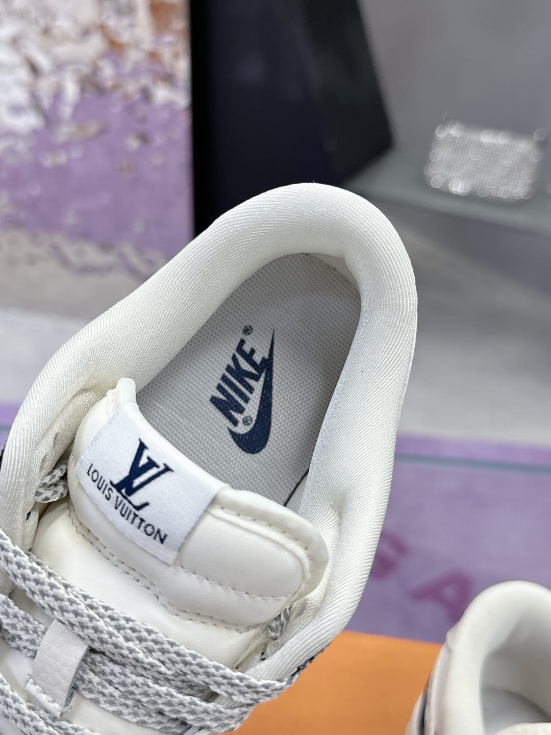 Factory precio: (caja de aviones) Lv co-branded Nike Nike serie 2025 nuevos colores Xiaohong libro m