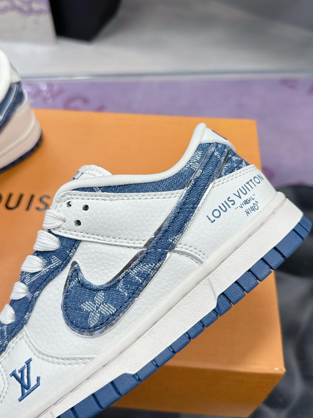 Factory precio: (caja de aviones) Lv co-branded Nike Nike serie 2025 nuevos colores Xiaohong libro m