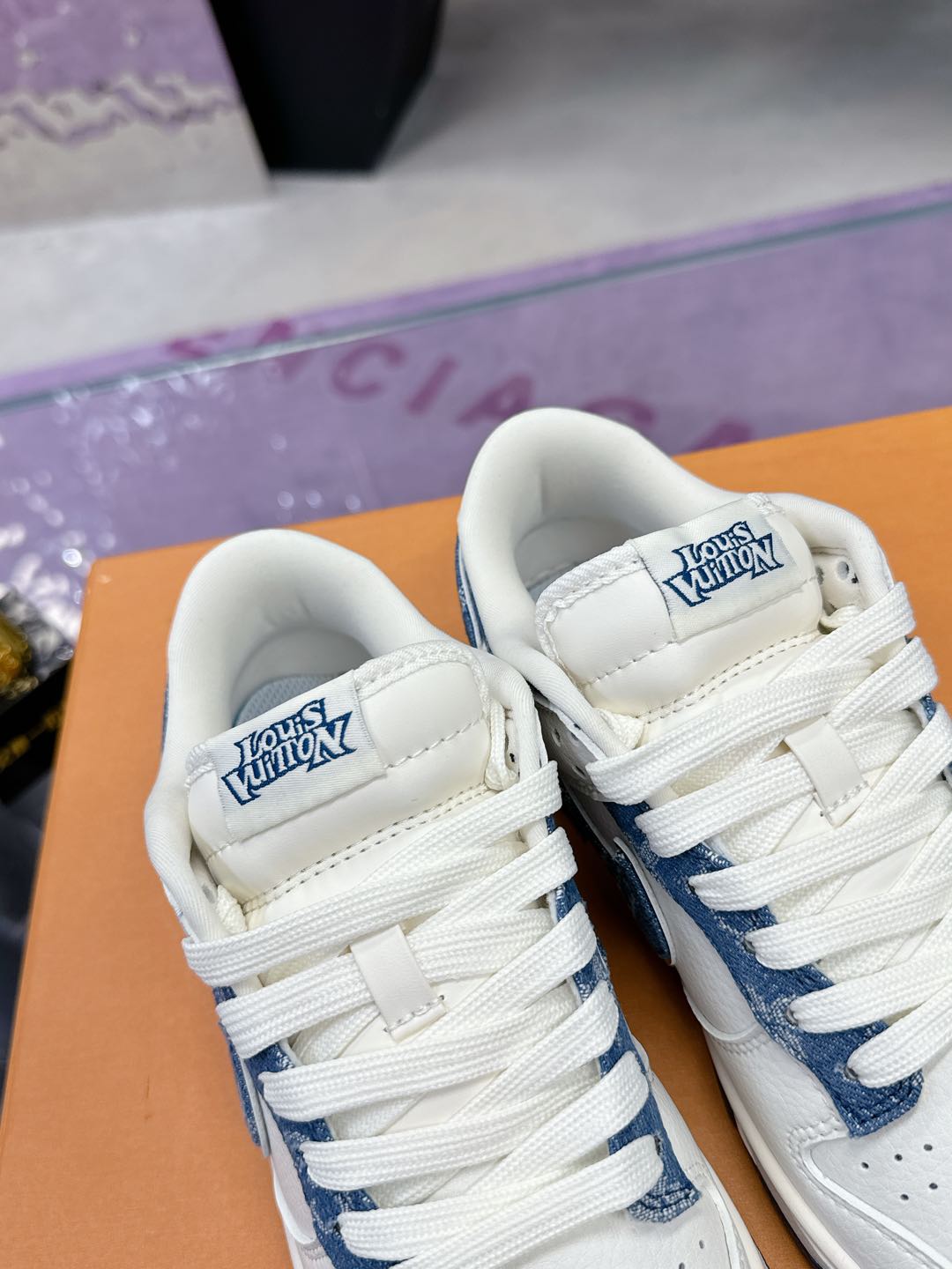 Factory precio: (caja de aviones) Lv co-branded Nike Nike serie 2025 nuevos colores Xiaohong libro m