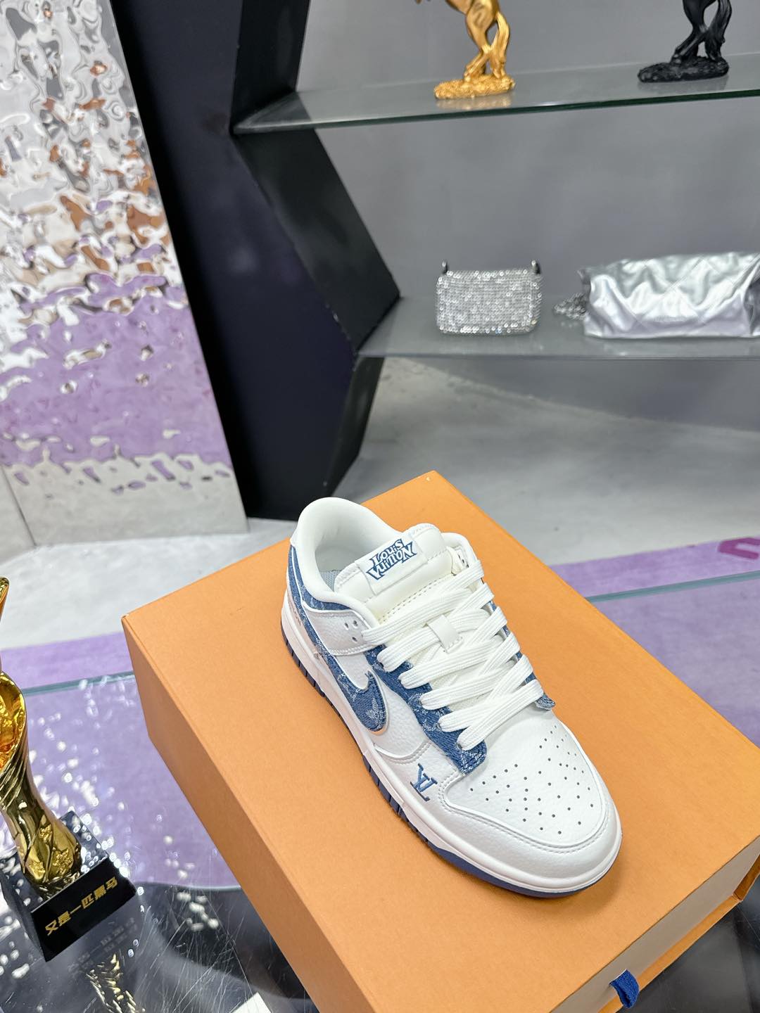 Factory precio: (caja de aviones) Lv co-branded Nike Nike serie 2025 nuevos colores Xiaohong libro m