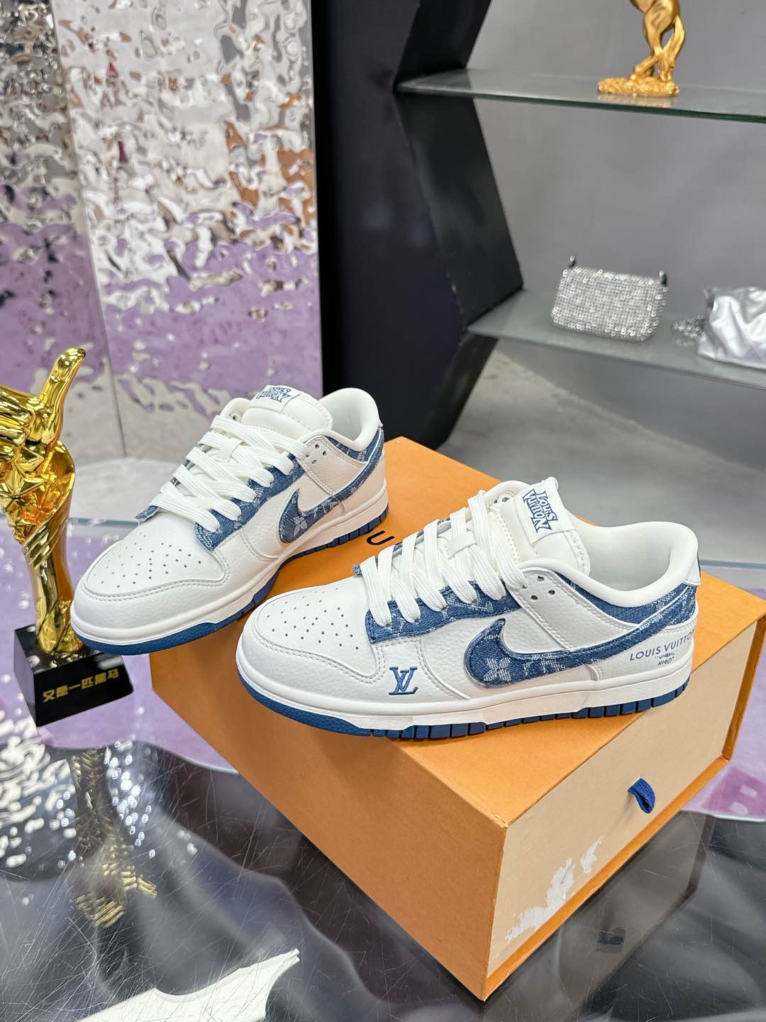 Factory precio: (caja de aviones) Lv co-branded Nike Nike serie 2025 nuevos colores Xiaohong libro m