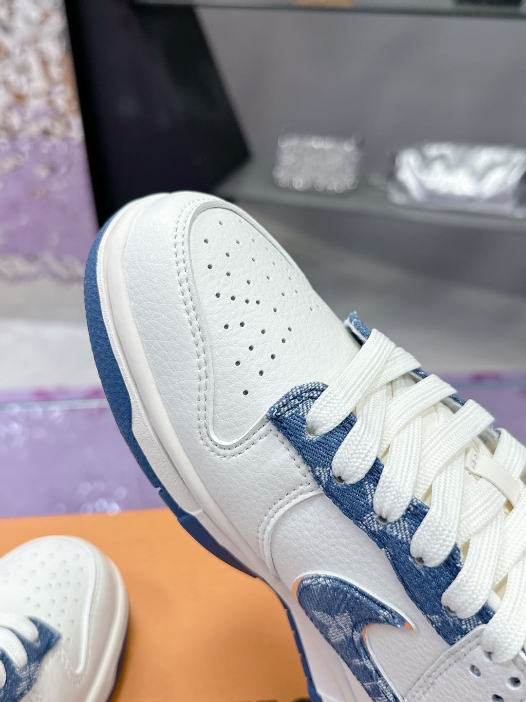 Factory precio: (caja de aviones) Lv co-branded Nike Nike serie 2025 nuevos colores Xiaohong libro m