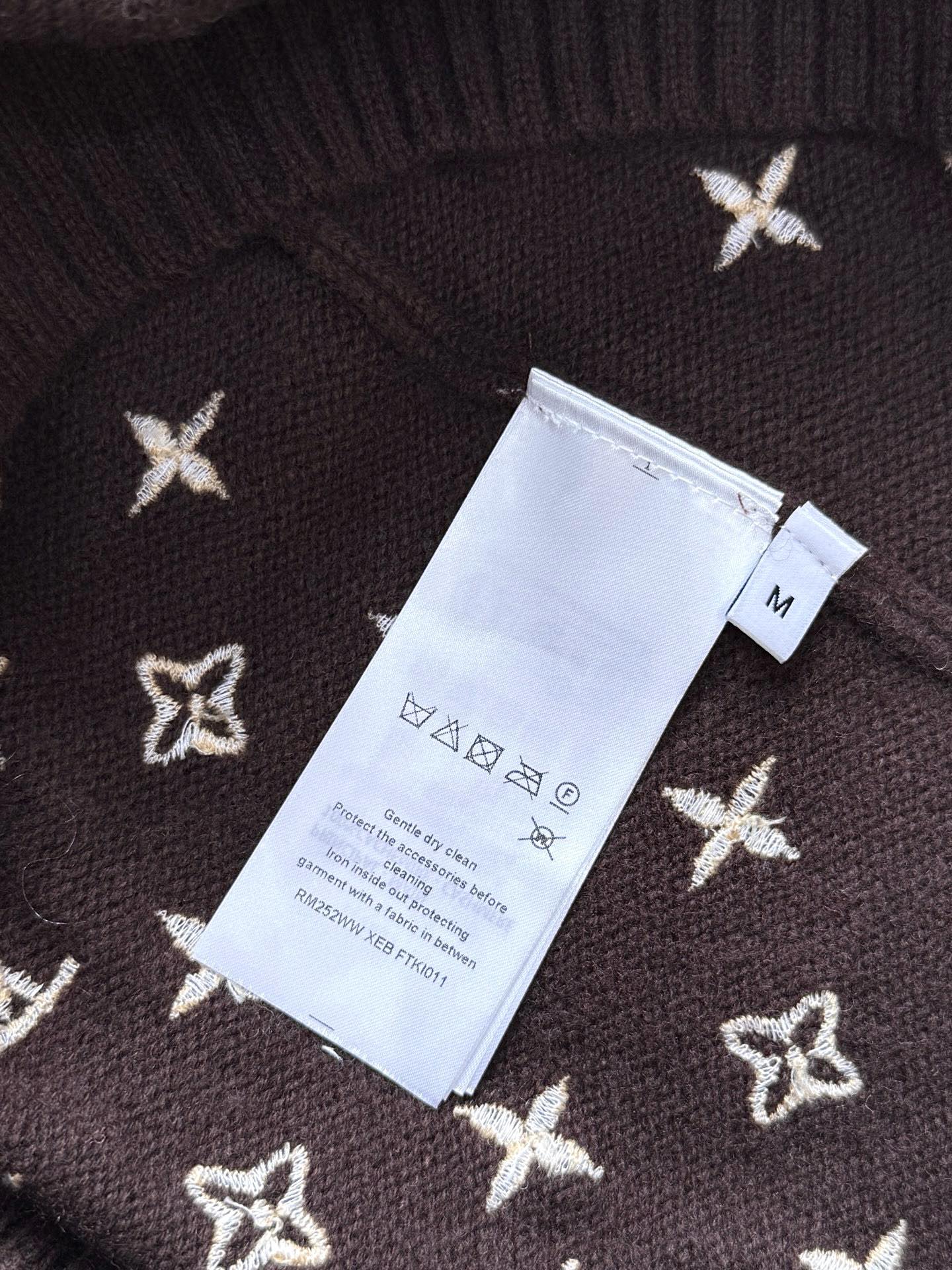 루이비통 25FW 여성 니트 136552 Louis Vuitton Knit 썸네일 이미지