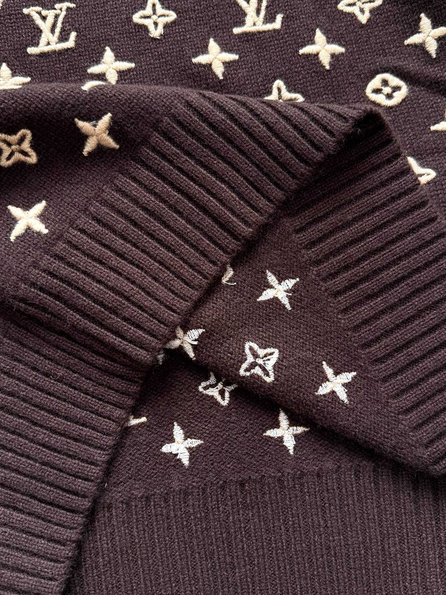 루이비통 25FW 여성 니트 136552 Louis Vuitton Knit 썸네일 이미지