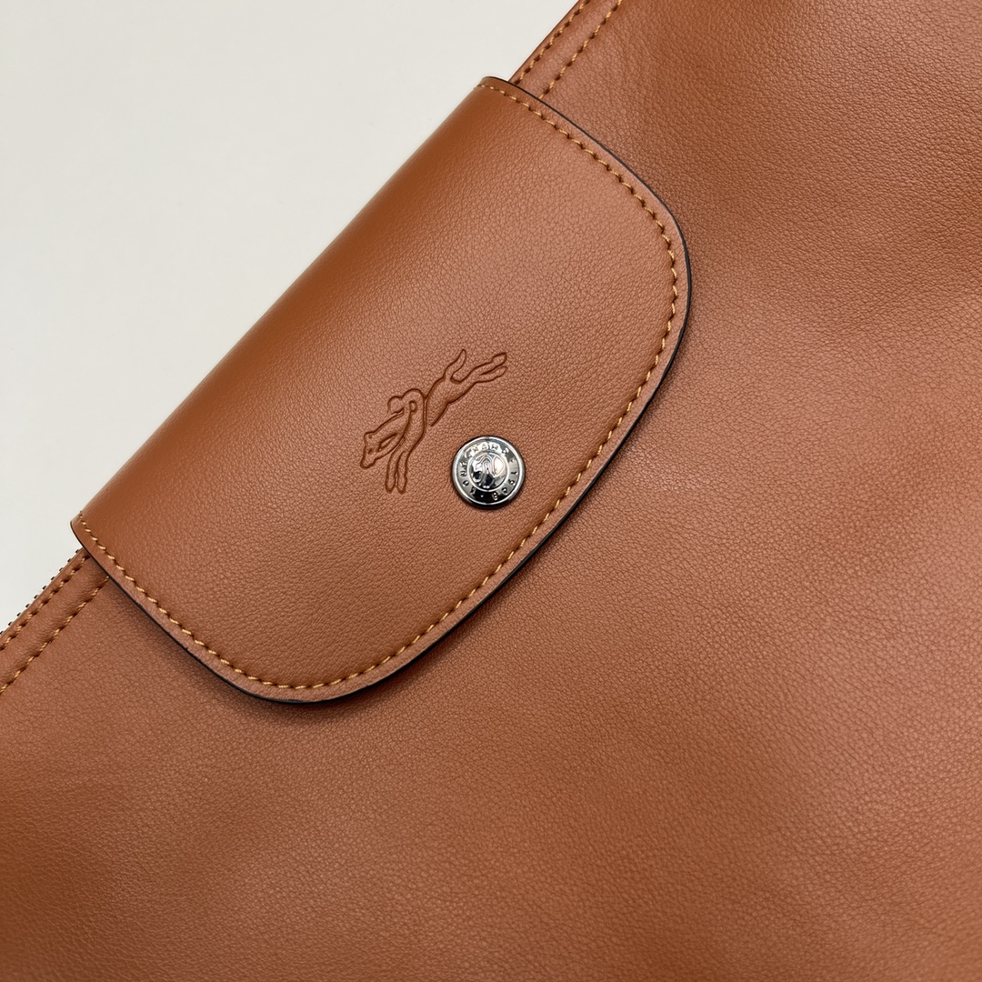 Longchamp 棕色 实物真的很软