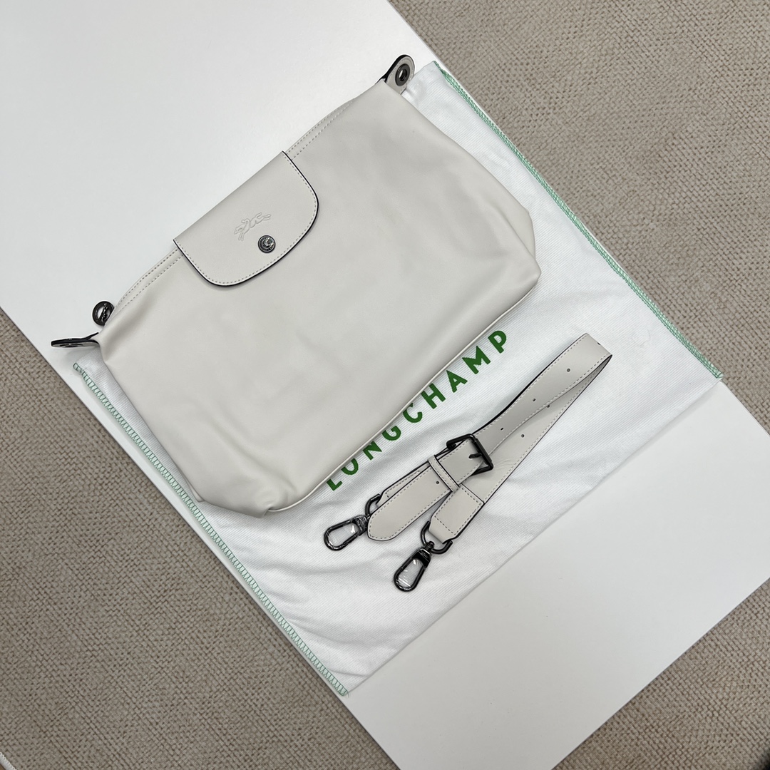 Off-white 280 has the most popular sense of relaxation at the moment. It is the most commonly used cowhide bag whether for work or travel. This l
