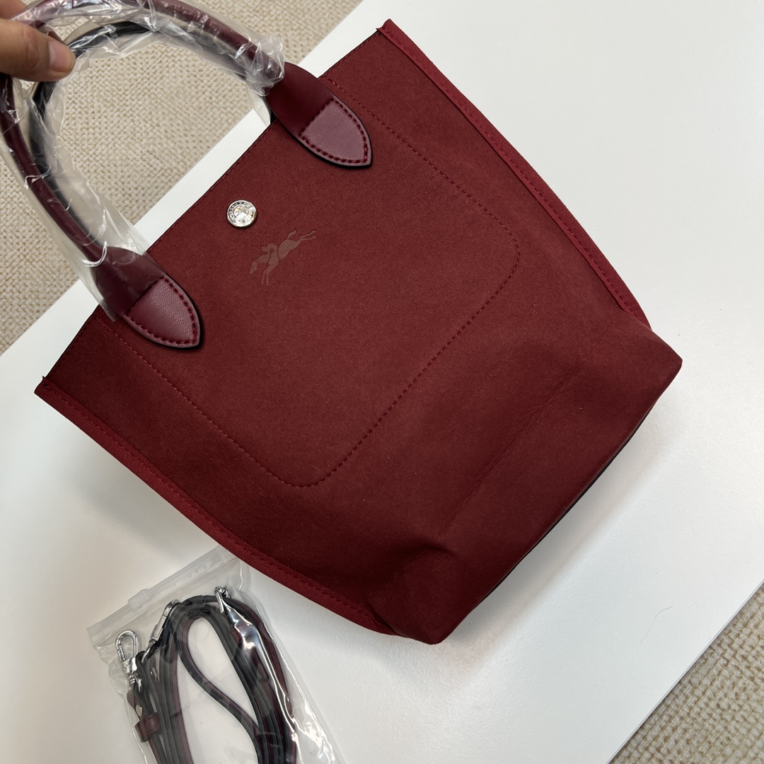 Longchamp Red real-shot Replay nubuck leather is now shipping. The atmosphere of autumn and winter is full. Ready stock will be shipped in second