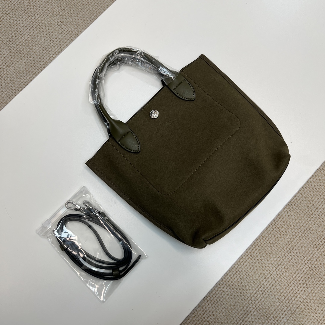 Longchamp Green real-shot Replay nubuck leather is now shipping. It brings a sense of autumn and winter atmosphere. Ready stock will be shipped i