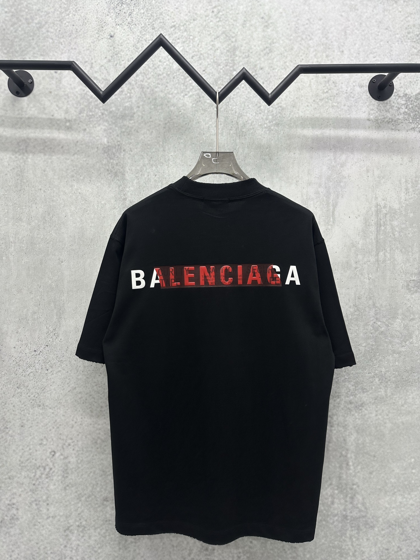 Balenciaga 巴黎世家 Balenciaga 2026ss重磅 高圆领设计理念380g重磅纯棉 领口袖口下摆采用进口磨破机做破高精工艺 质感十足 百搭