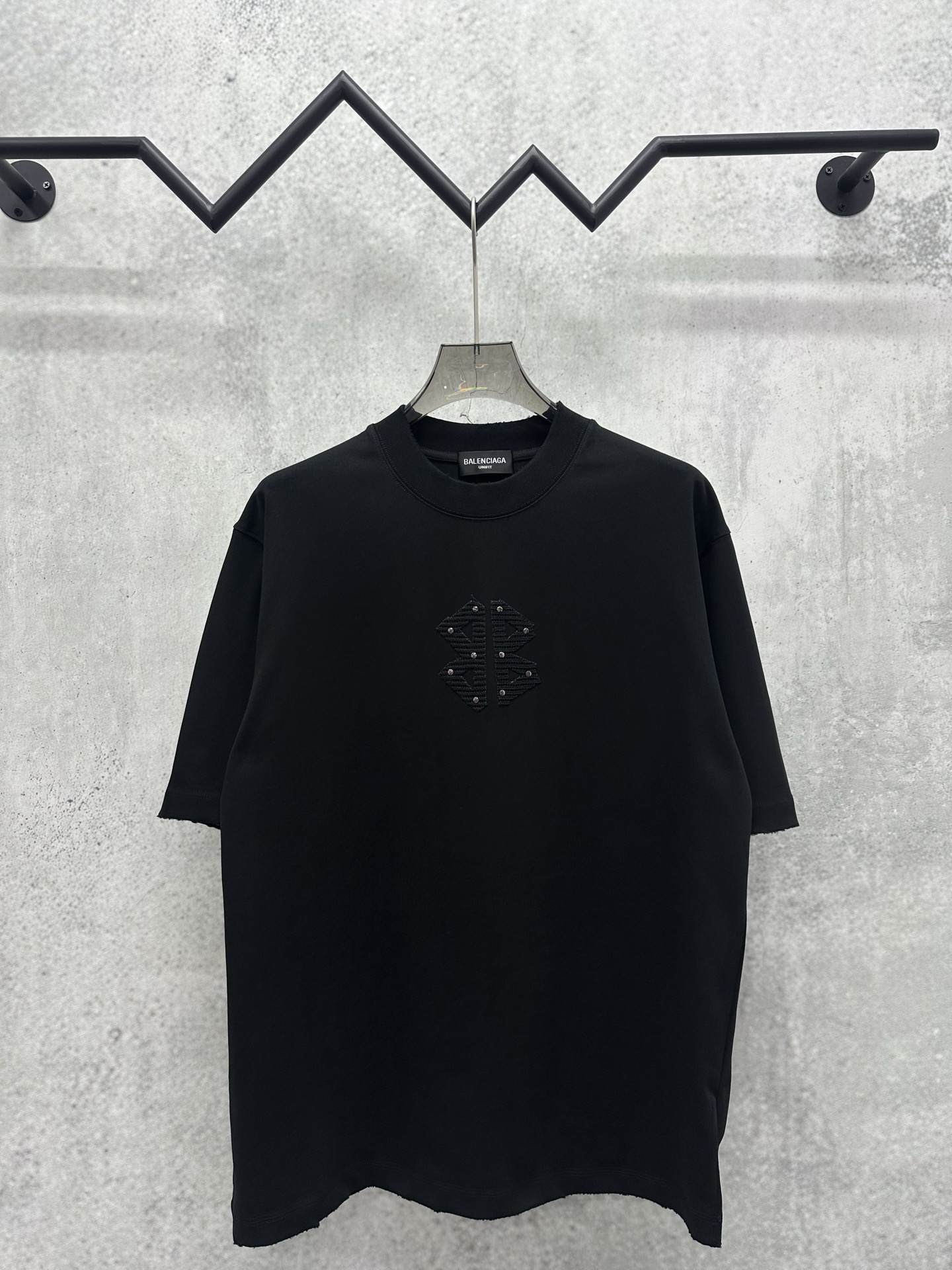Balenciaga 巴黎世家 Balenciaga 2026ss重磅 高圆领设计理念380g重磅纯棉 领口袖口下摆采用进口磨破机做破高精工艺 质感十足 百搭