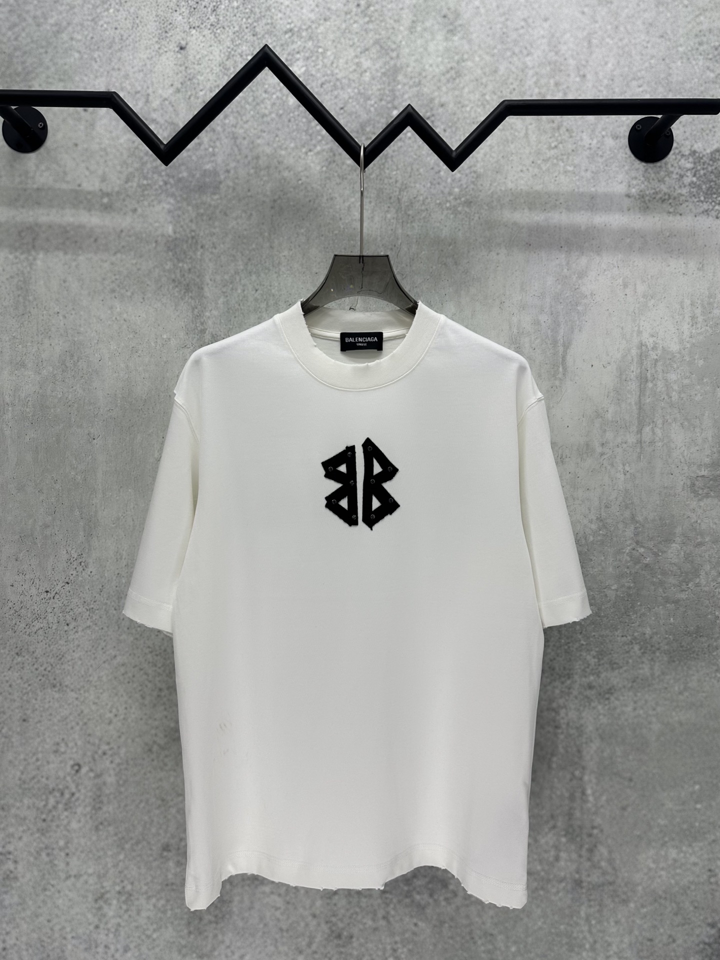 Balenciaga 巴黎世家 Balenciaga 2026ss重磅 高圆领设计理念380g重磅纯棉 领口袖口下摆采用进口磨破机做破高精工艺 质感十足 百搭