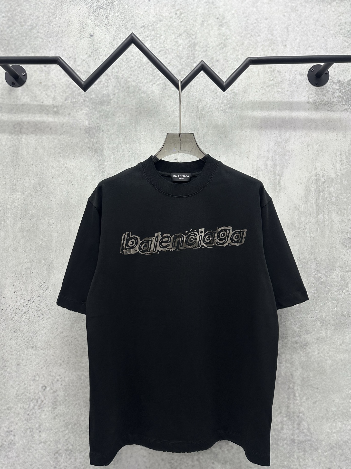 Balenciaga 巴黎世家 Balenciaga 2026ss重磅 高圆领设计理念380g重磅纯棉 领口袖口下摆采用进口磨破机做破高精工艺 质感十足 百搭