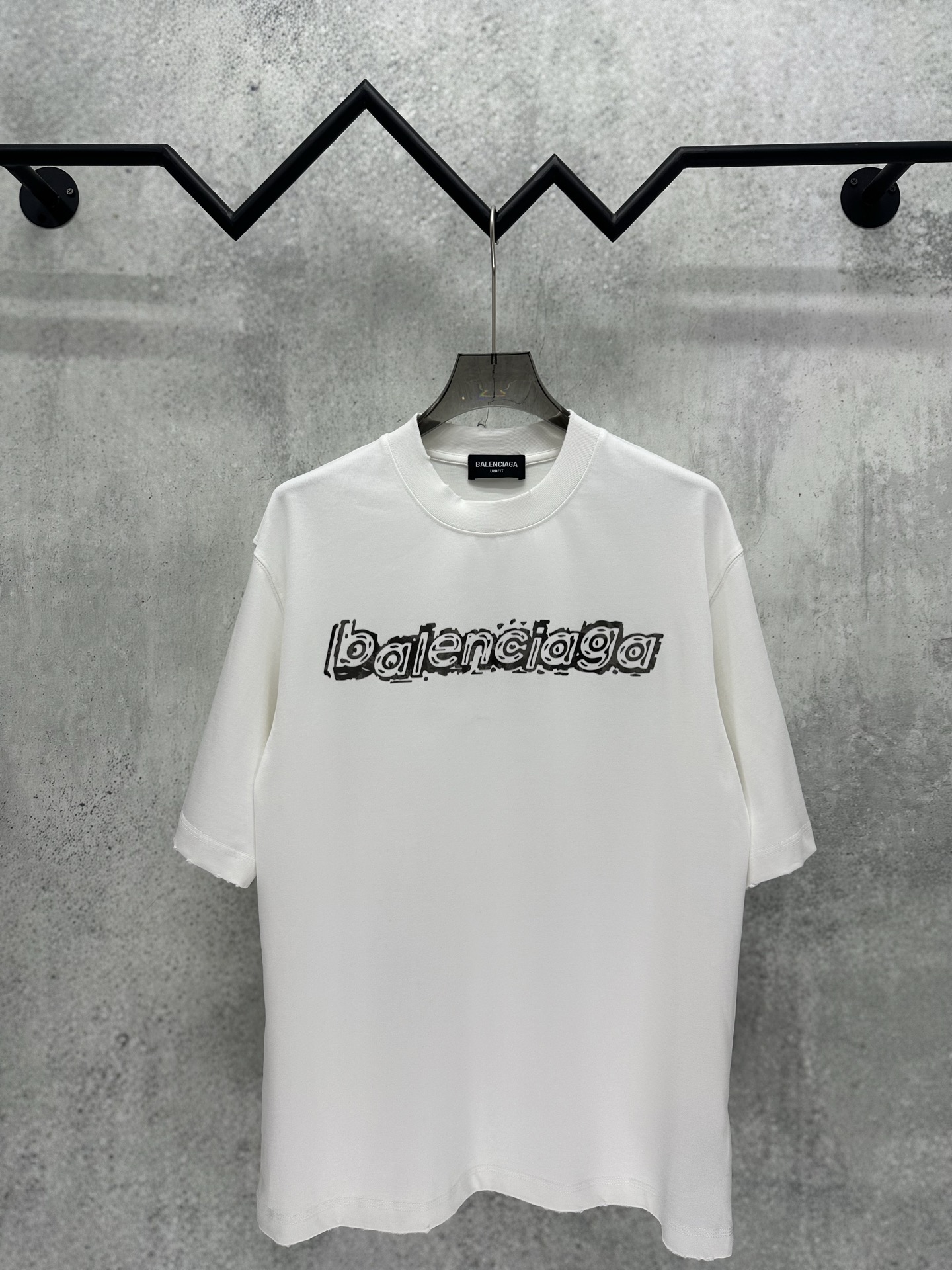 Balenciaga 巴黎世家 Balenciaga 2026ss重磅 高圆领设计理念380g重磅纯棉 领口袖口下摆采用进口磨破机做破高精工艺 质感十足 百搭