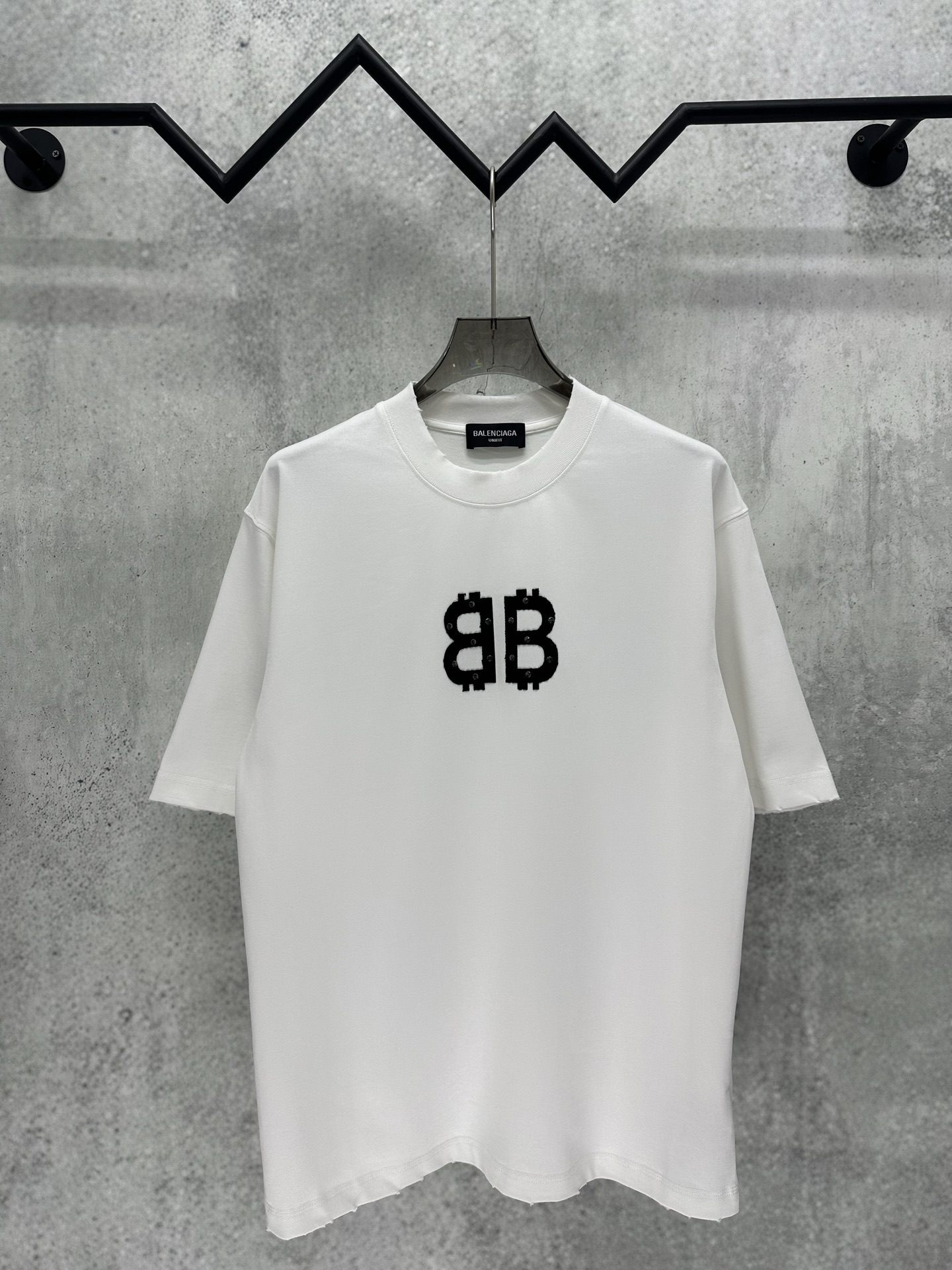 Balenciaga 巴黎世家 Balenciaga 2026ss重磅 高圆领设计理念380g重磅纯棉 领口袖口下摆采用进口磨破机做破高精工艺 质感十足 百搭