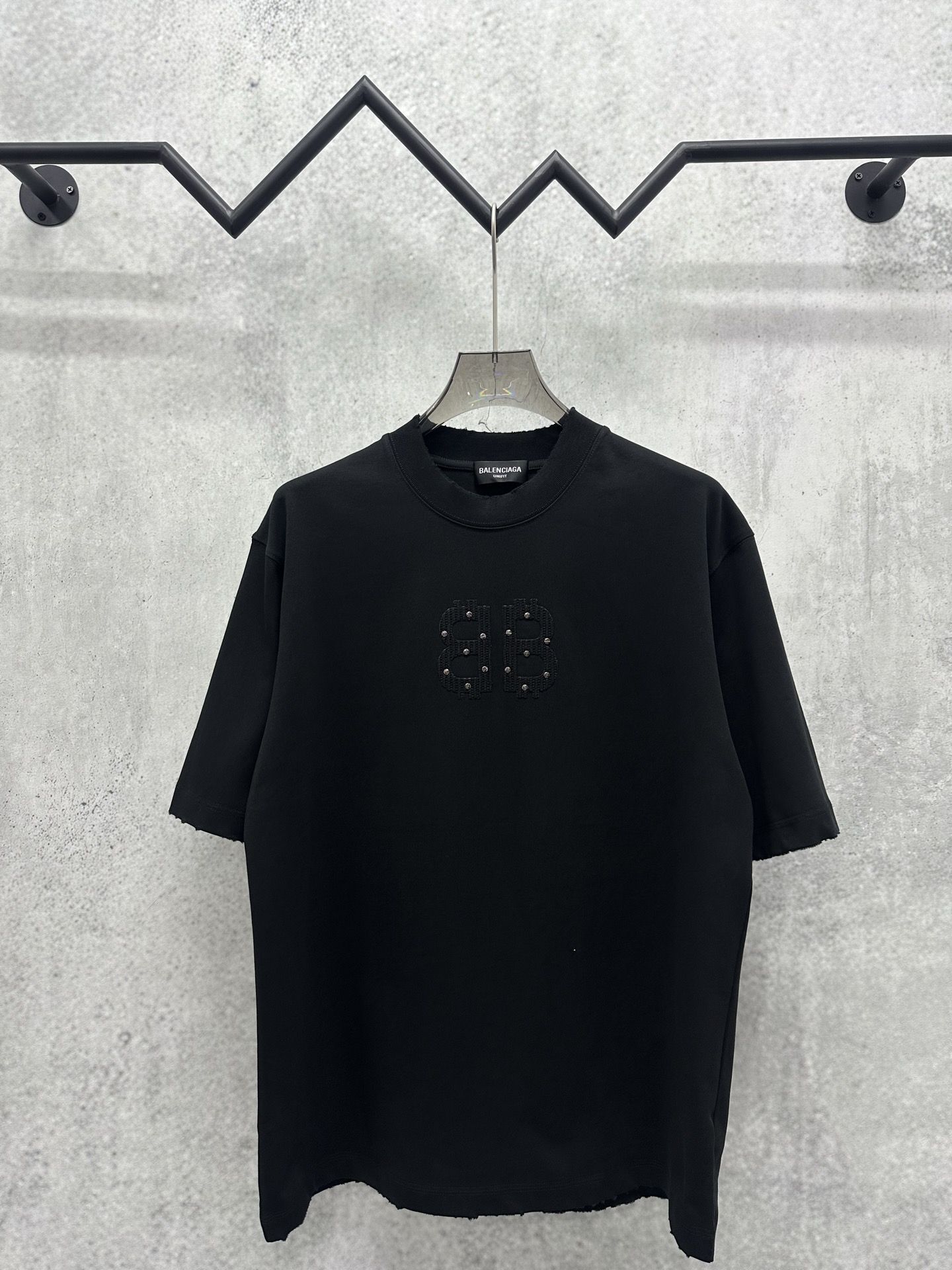 Balenciaga 巴黎世家 Balenciaga 2026ss重磅 高圆领设计理念380g重磅纯棉 领口袖口下摆采用进口磨破机做破高精工艺 质感十足 百搭