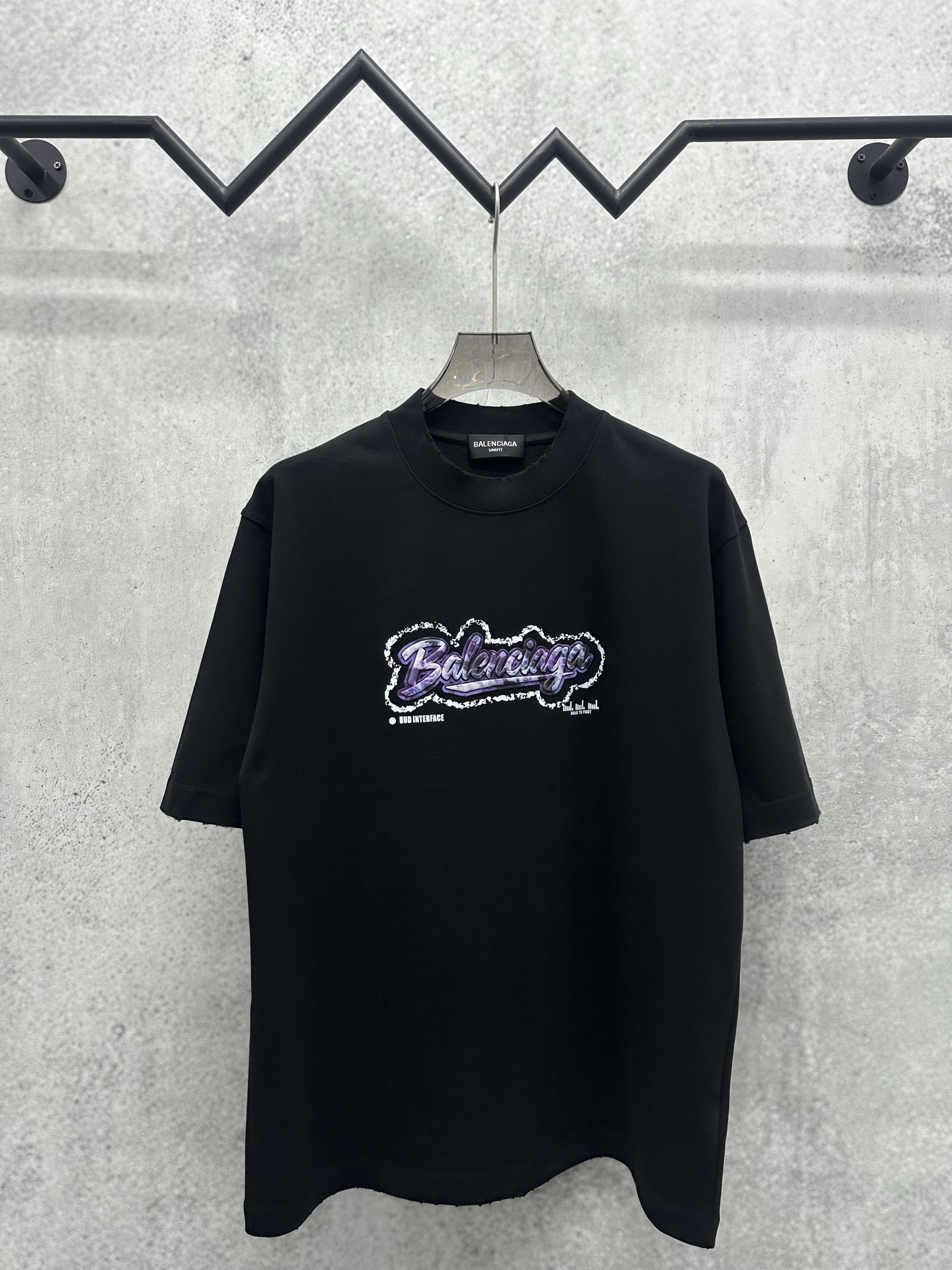 Balenciaga 巴黎世家 Balenciaga 2026ss重磅 高圆领设计理念380g重磅纯棉 领口袖口下摆采用进口磨破机做破高精工艺 质感十足 百搭