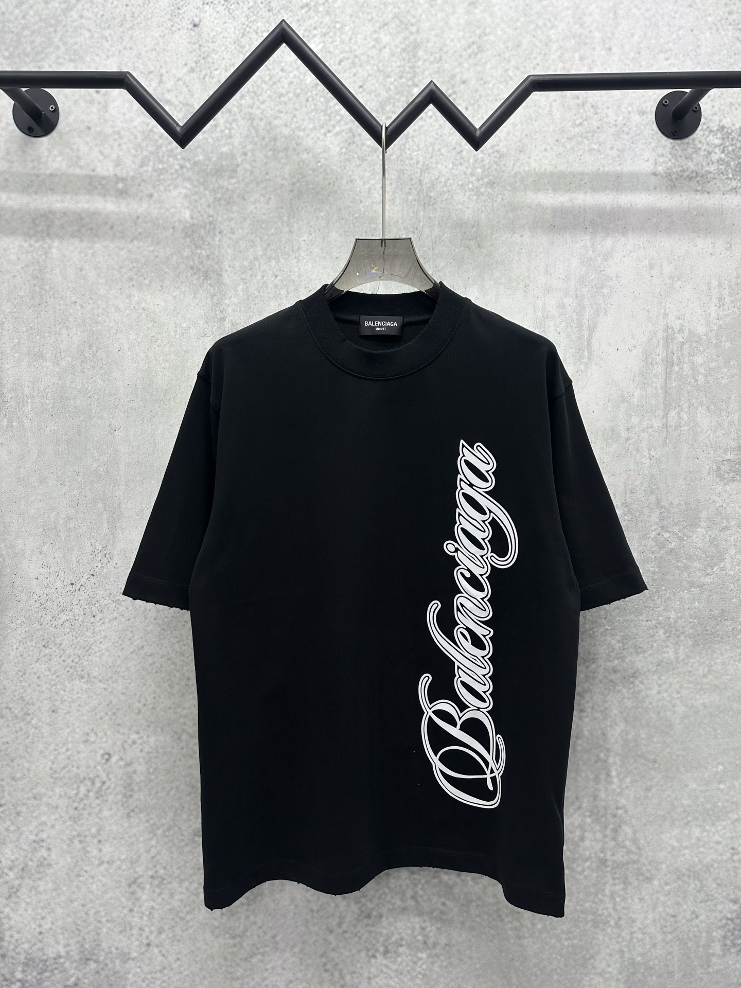 Balenciaga 巴黎世家 Balenciaga 2026ss重磅 高圆领设计理念380g重磅纯棉 领口袖口下摆采用进口磨破机做破高精工艺 质感十足 百搭