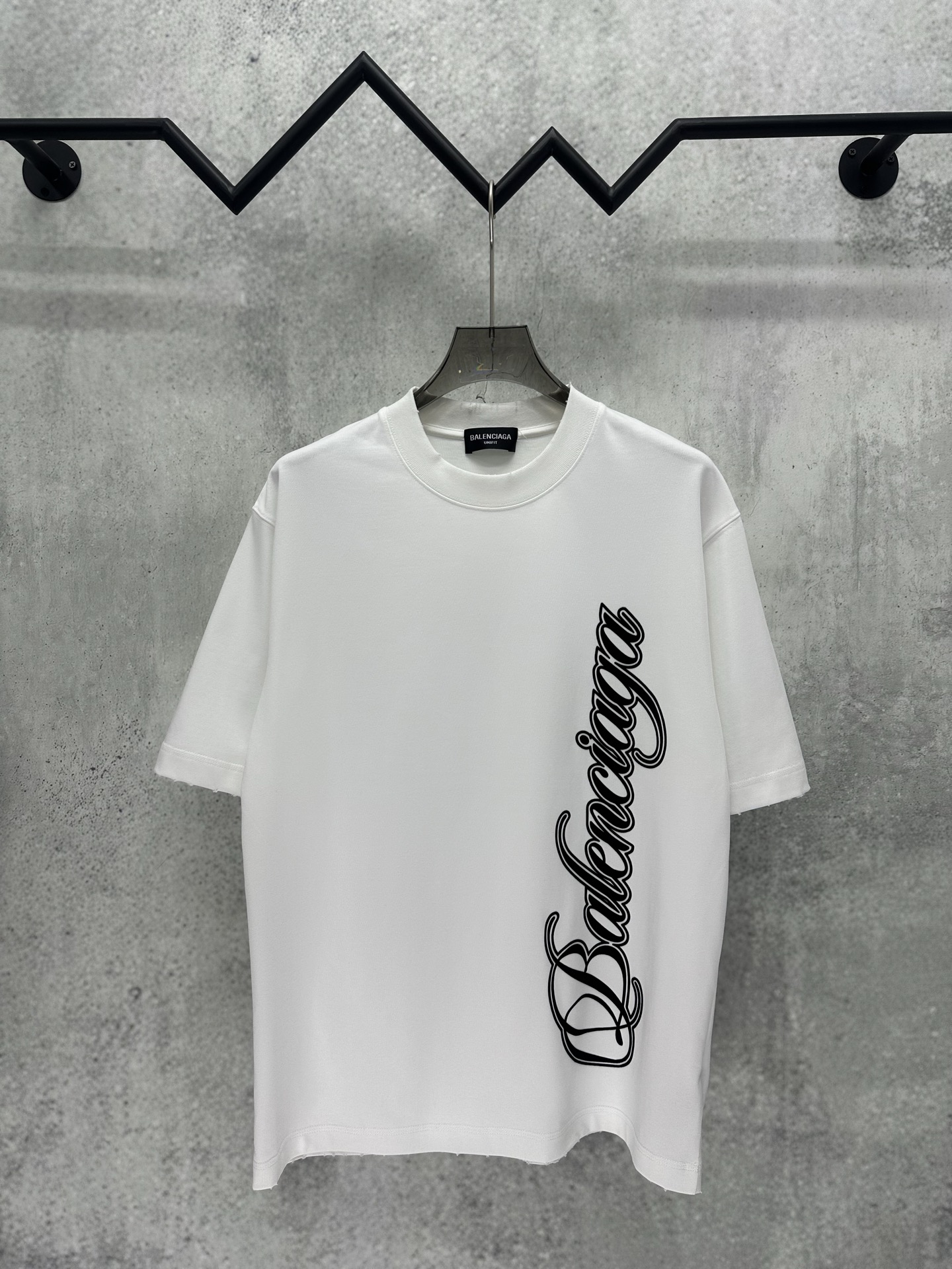 Balenciaga 巴黎世家 Balenciaga 2026ss重磅 高圆领设计理念380g重磅纯棉 领口袖口下摆采用进口磨破机做破高精工艺 质感十足 百搭