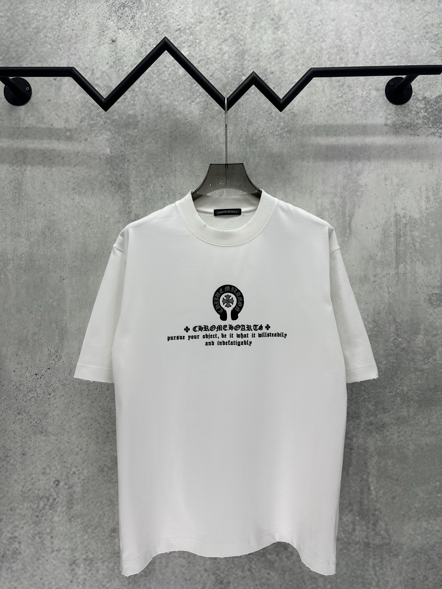 Chrome Hearts 克罗心 Chrome Hearts 2026新款春季短袖380克高圆领设计理念 重磅纯棉 领口下摆袖口采用进口磨破机高精做破工艺 质感十足 百搭