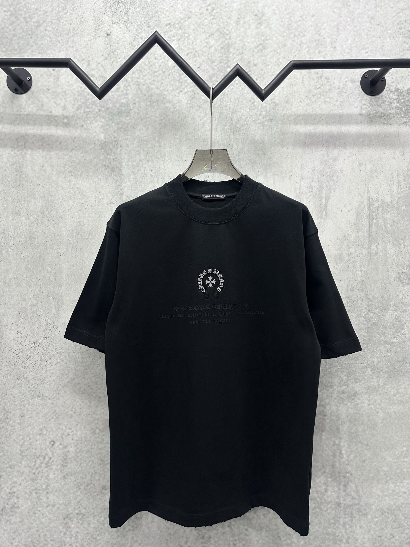 Chrome Hearts 克罗心 Chrome Hearts 2026新款春季短袖380克高圆领设计理念 重磅纯棉 领口下摆袖口采用进口磨破机高精做破工艺 质感十足 百搭