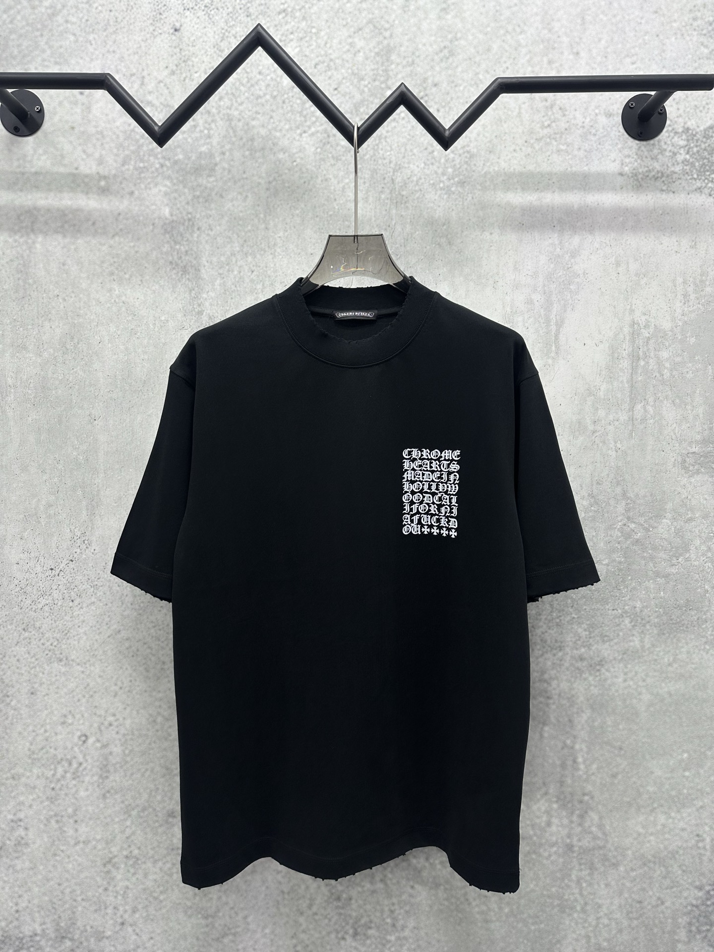 Chrome Hearts 克罗心 Chrome Hearts 2026新款春季短袖380克高圆领设计理念 重磅纯棉 领口下摆袖口采用进口磨破机高精做破工艺 质感十足 百搭