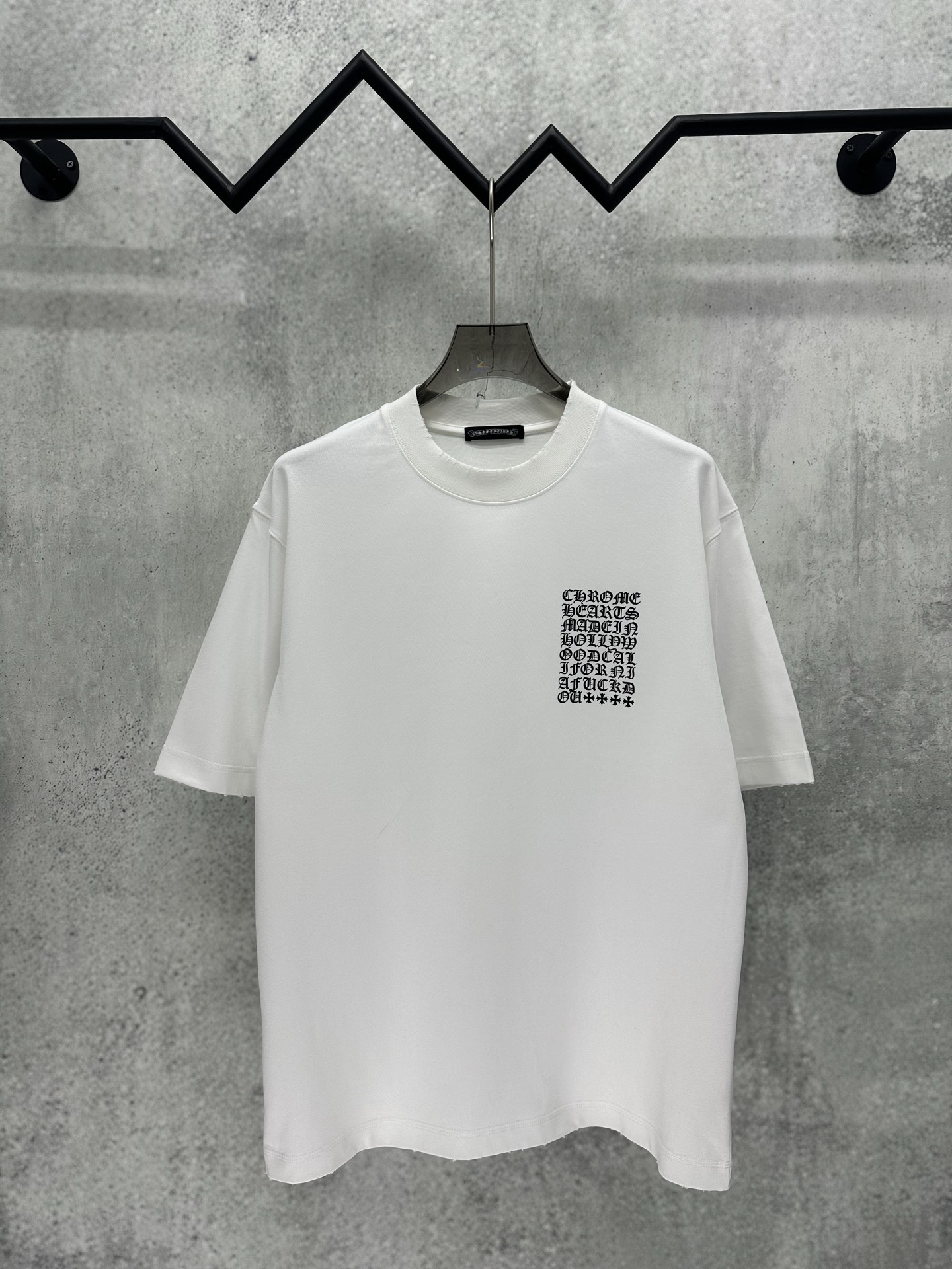Chrome Hearts 克罗心 Chrome Hearts 2026新款春季短袖380克高圆领设计理念 重磅纯棉 领口下摆袖口采用进口磨破机高精做破工艺 质感十足 百搭