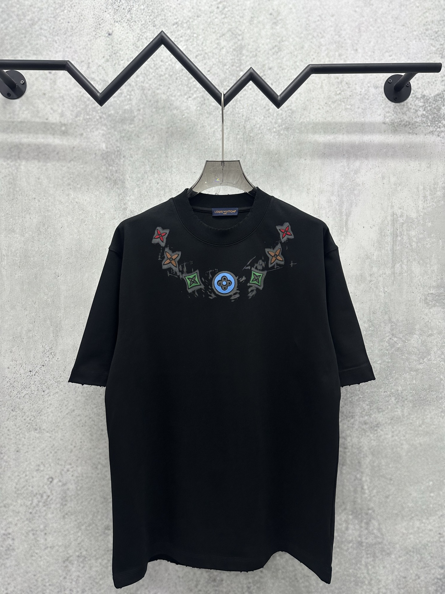 Louis Vuitton Lv 路易威登2026ss重磅 高圆领设计理念380g重磅纯棉 领口下摆袖口采用进口磨破机高精做破工艺 质感十足 百搭
