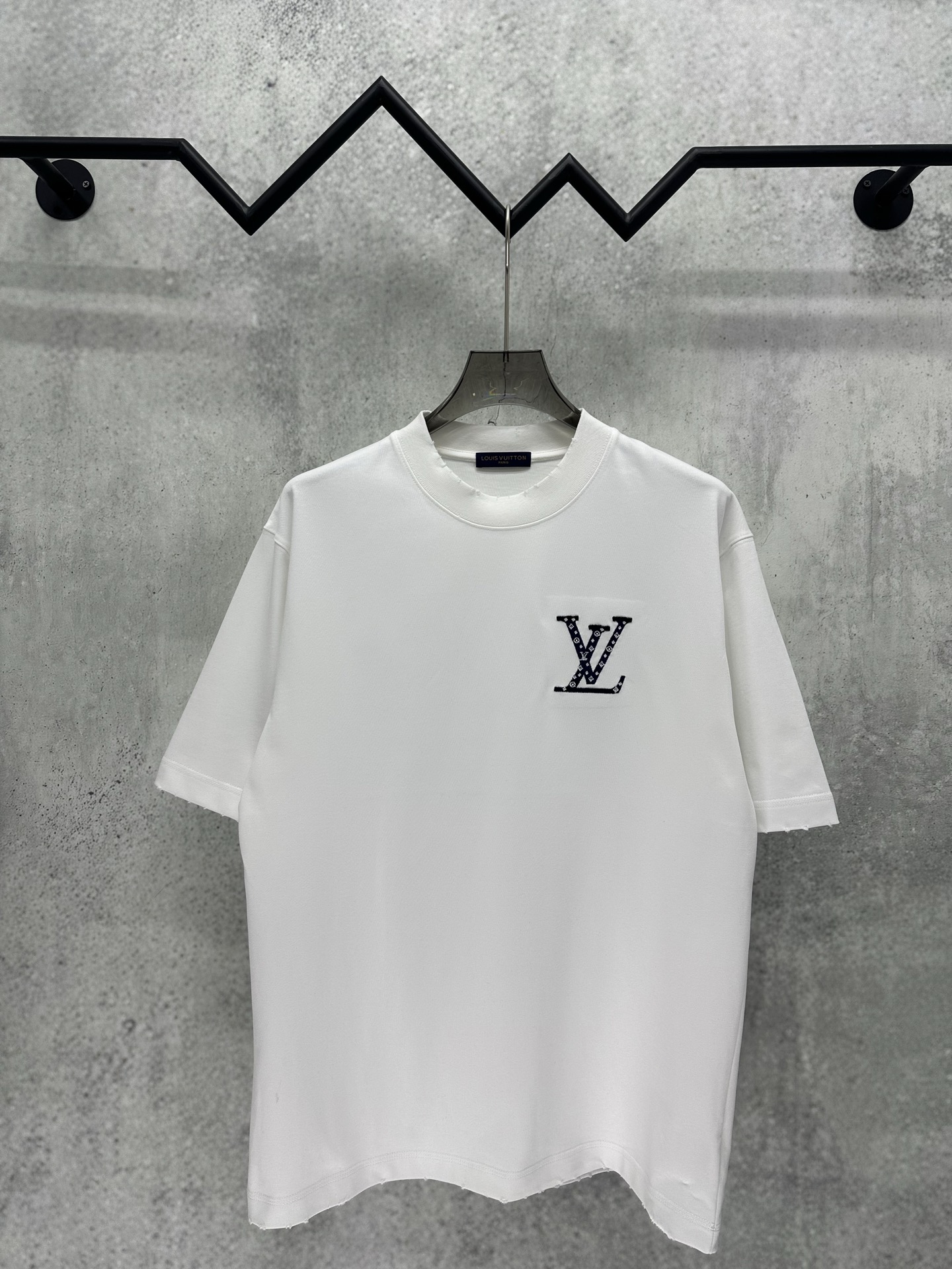 Louis Vuitton Lv 路易威登2026ss重磅 高圆领设计理念380g重磅纯棉 领口下摆袖口采用进口磨破机高精做破工艺 质感十足 百搭