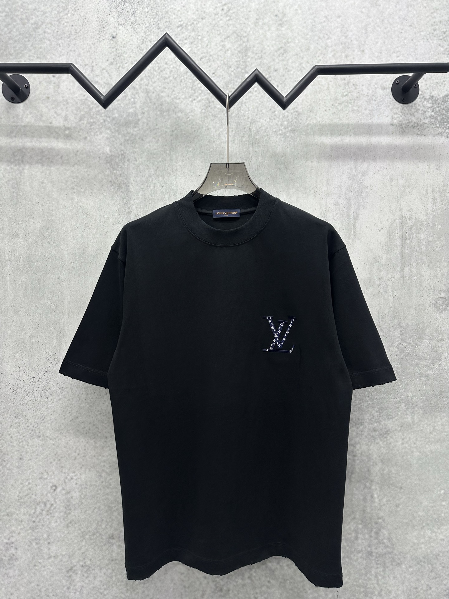 Louis Vuitton Lv 路易威登2026ss重磅 高圆领设计理念380g重磅纯棉 领口下摆袖口采用进口磨破机高精做破工艺 质感十足 百搭