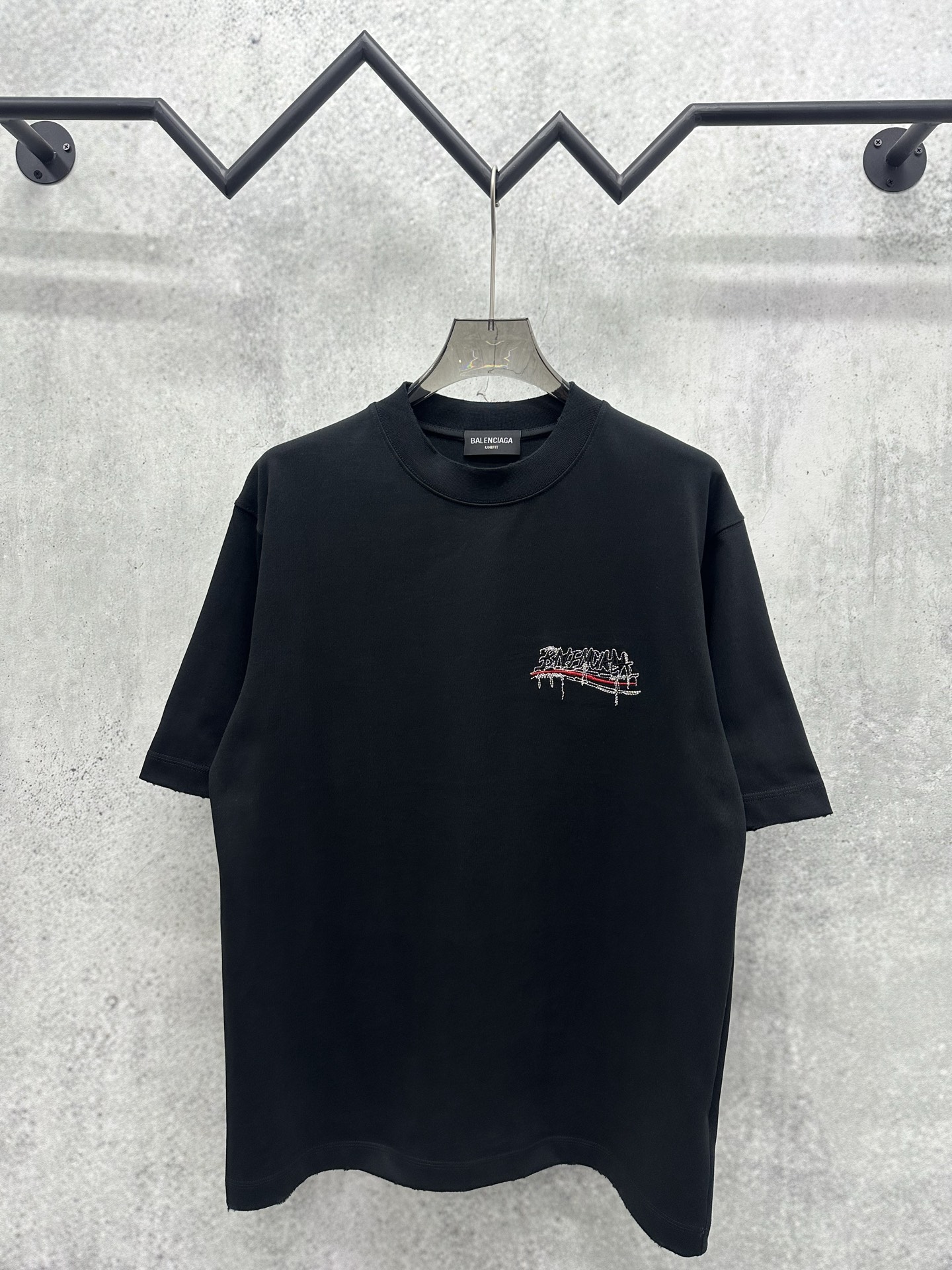 Balenciaga 巴黎世家 Balenciaga 2026ss重磅 高圆领设计理念380g重磅纯棉 领口袖口下摆采用进口磨破机做破高精工艺 质感十足 百搭