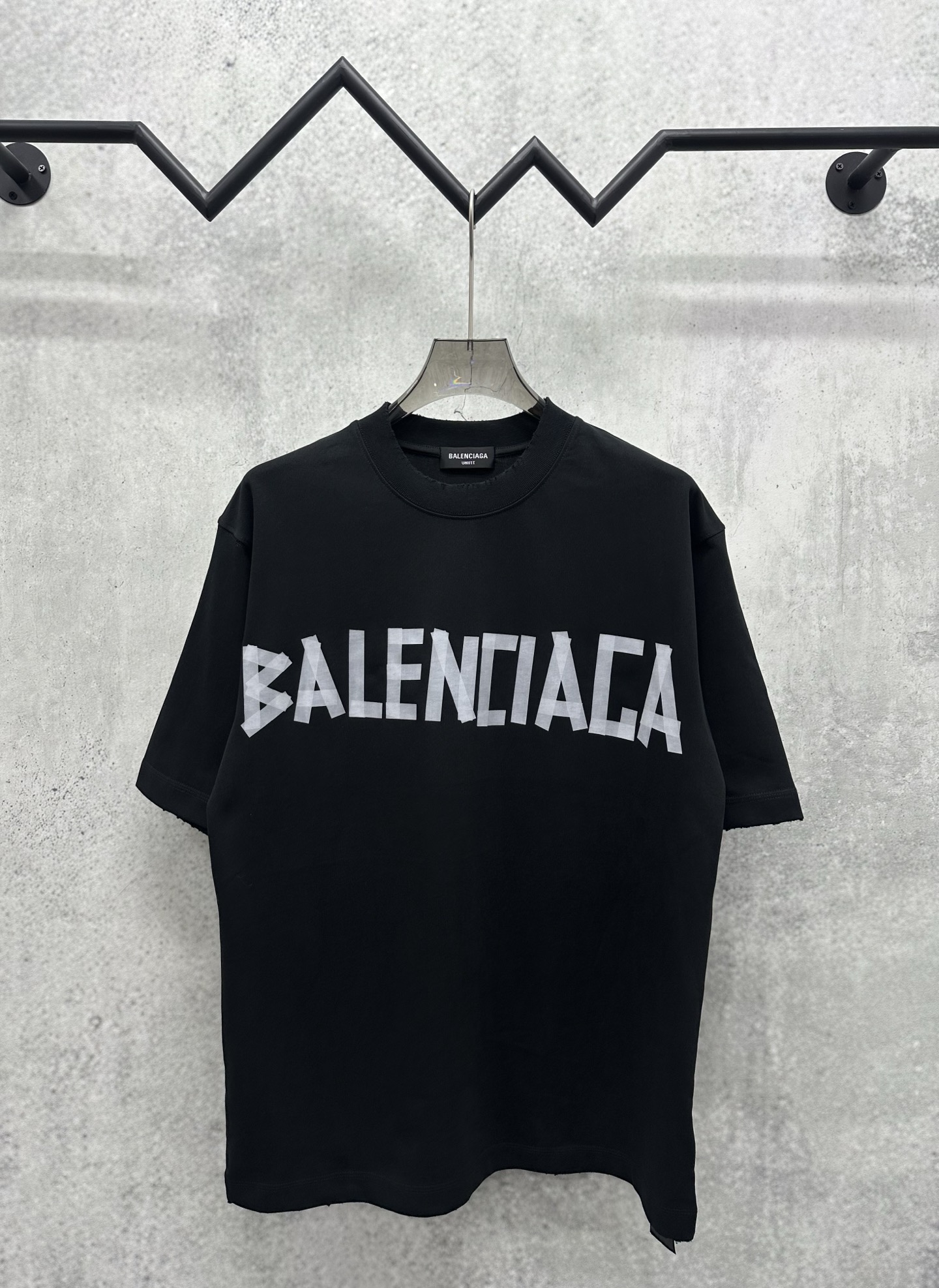 Balenciaga 巴黎世家 Balenciaga 2026ss重磅 高圆领设计理念380g重磅纯棉 领口袖口下摆采用进口磨破机做破高精工艺 质感十足 百搭