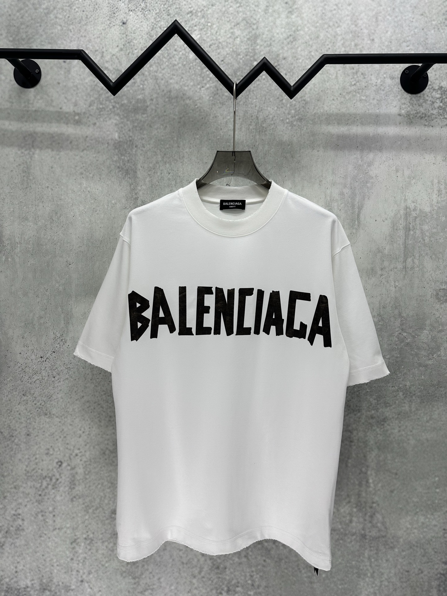 Balenciaga 巴黎世家 Balenciaga 2026ss重磅 高圆领设计理念380g重磅纯棉 领口袖口下摆采用进口磨破机做破高精工艺 质感十足 百搭