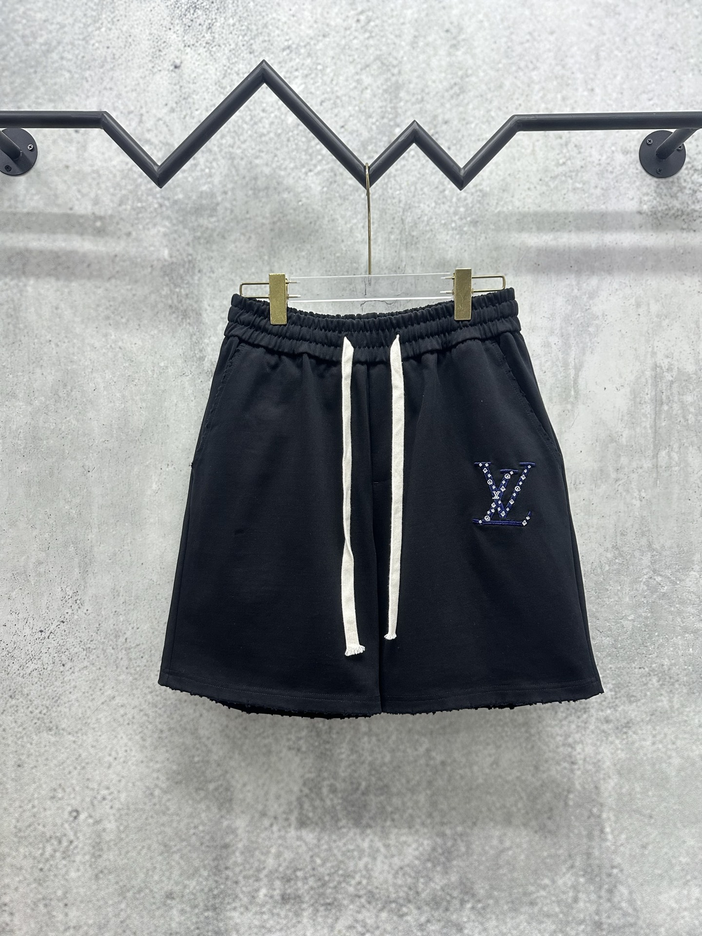 P90 Lv Louis Vuitton 2026ss pantalones cortos pesados, tela de algodón puro personalizada de 450 gramos, muy cómoda al …